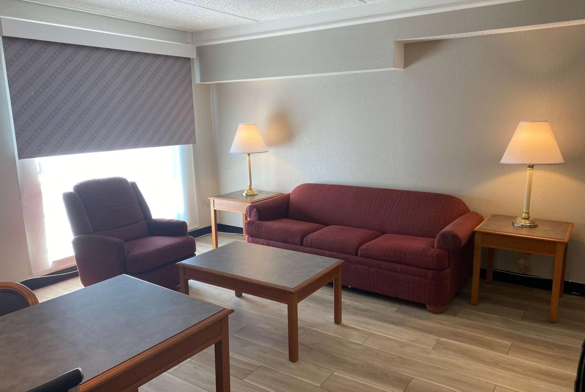 Days Inn & Suites by Wyndham Arlington Heights interior in Arlington Heights, IL — gallery photo 2