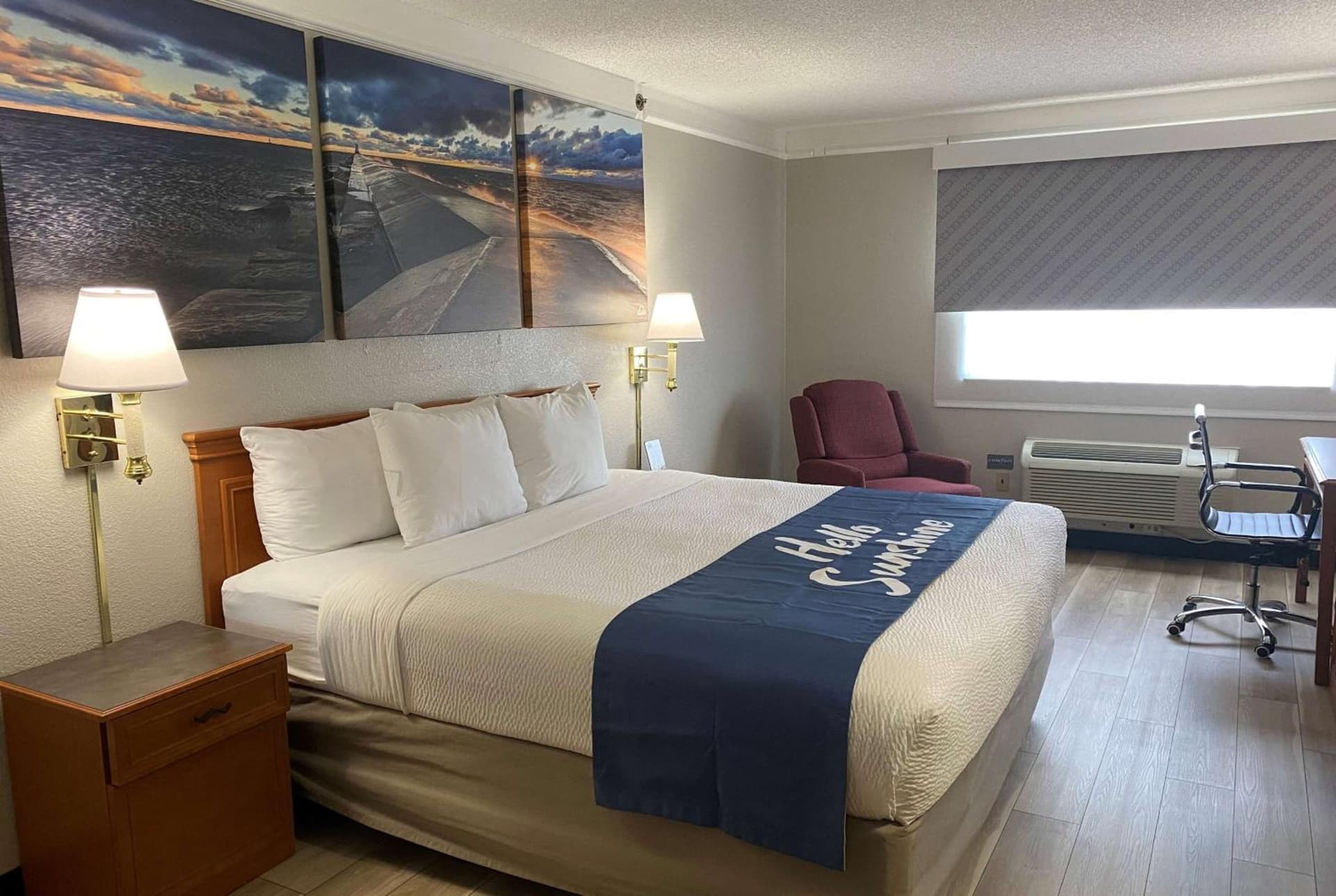 Days Inn & Suites by Wyndham Arlington Heights property views in Arlington Heights, IL — gallery photo 3