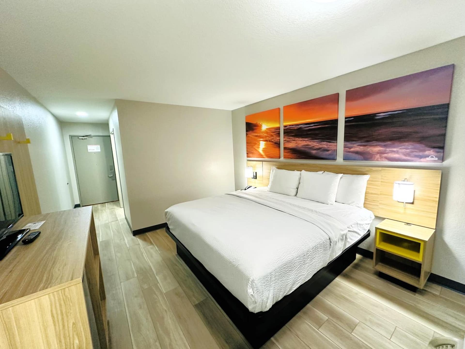 Days Inn by Wyndham Holland interior in Holland, MI — gallery photo 2