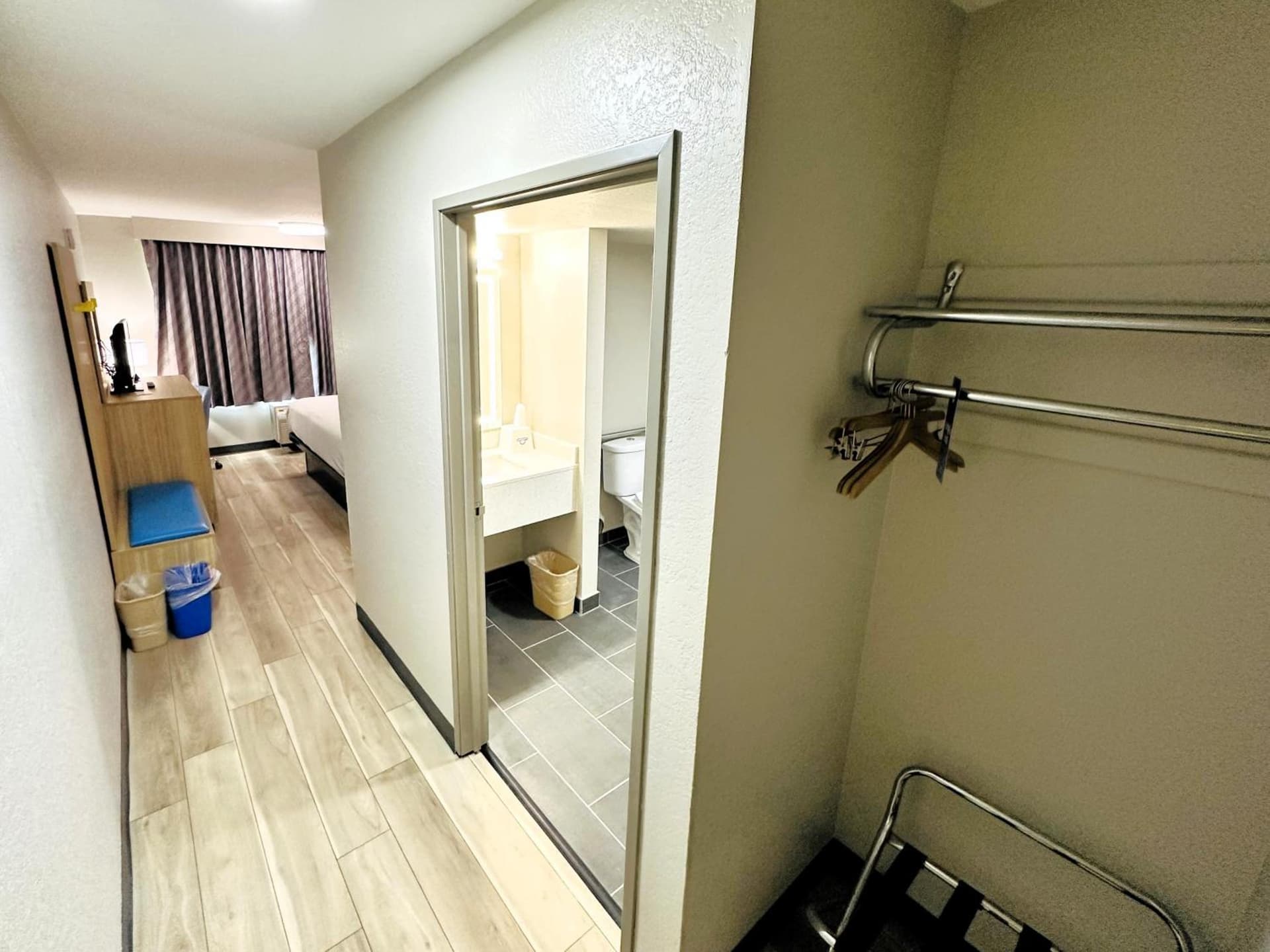 Days Inn by Wyndham Holland gallery photo in Holland, MI — image 20