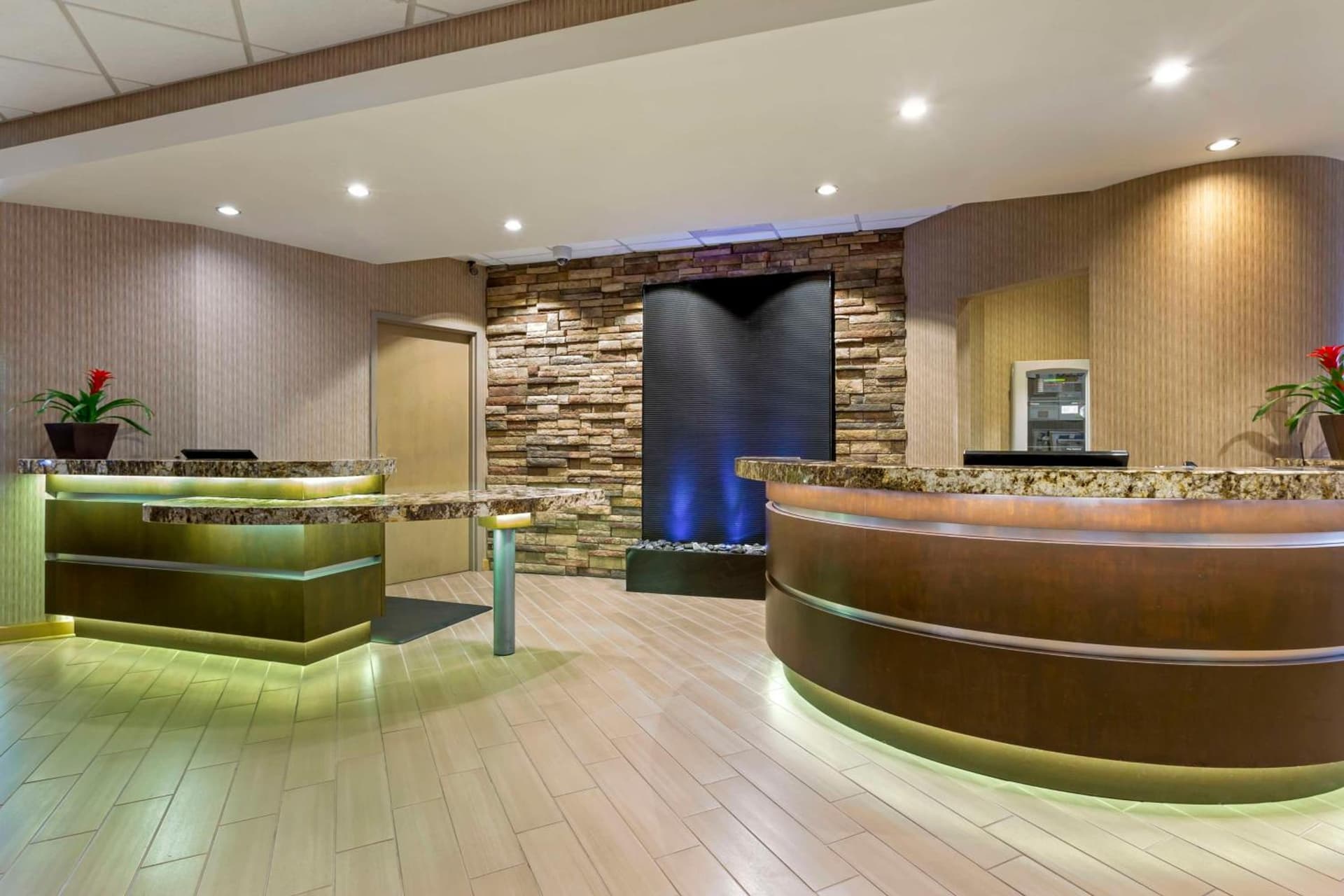 Best Western Plus Coeur d'Alene Inn interior in Coeur d'Alene, ID — gallery photo 2