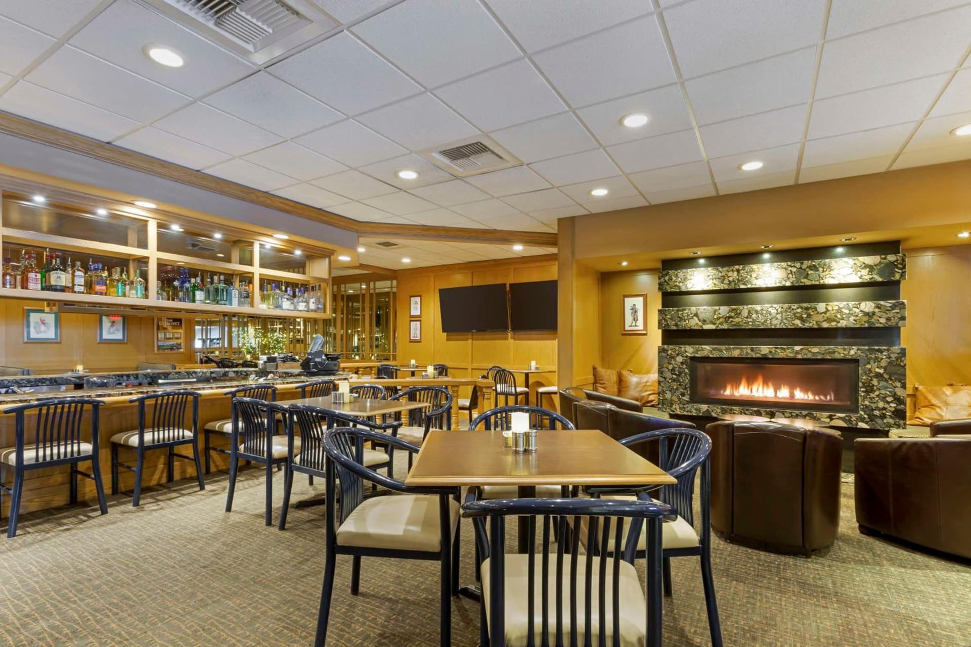 Best Western Plus Coeur d'Alene Inn interior in Coeur d'Alene, ID — gallery photo 2
