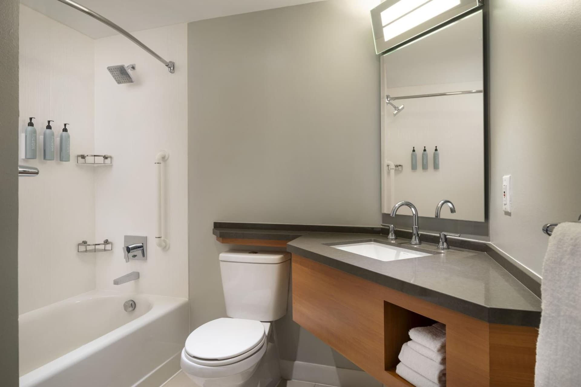 Courtyard by Marriott Long Beach Downtown gallery photo in Long Beach, CA — image 35
