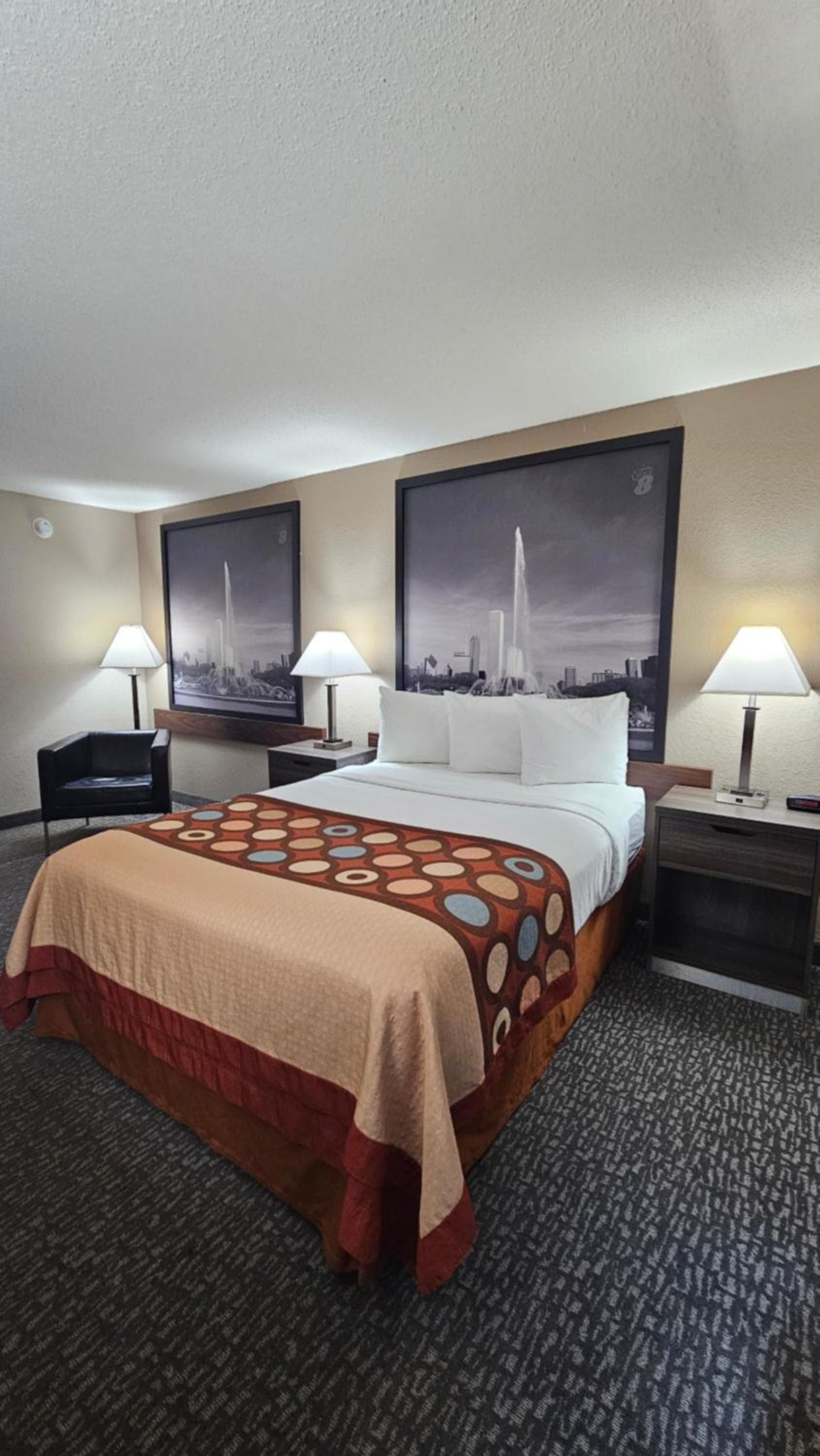 Super 8 by Wyndham Elgin property views in Elgin, IL — gallery photo 3