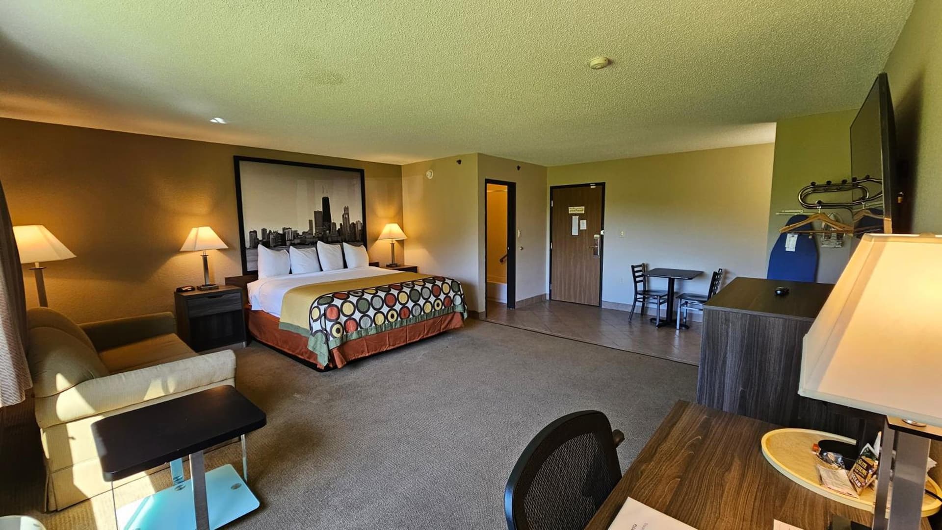 Super 8 by Wyndham Elgin gallery photo in Elgin, IL — image 24