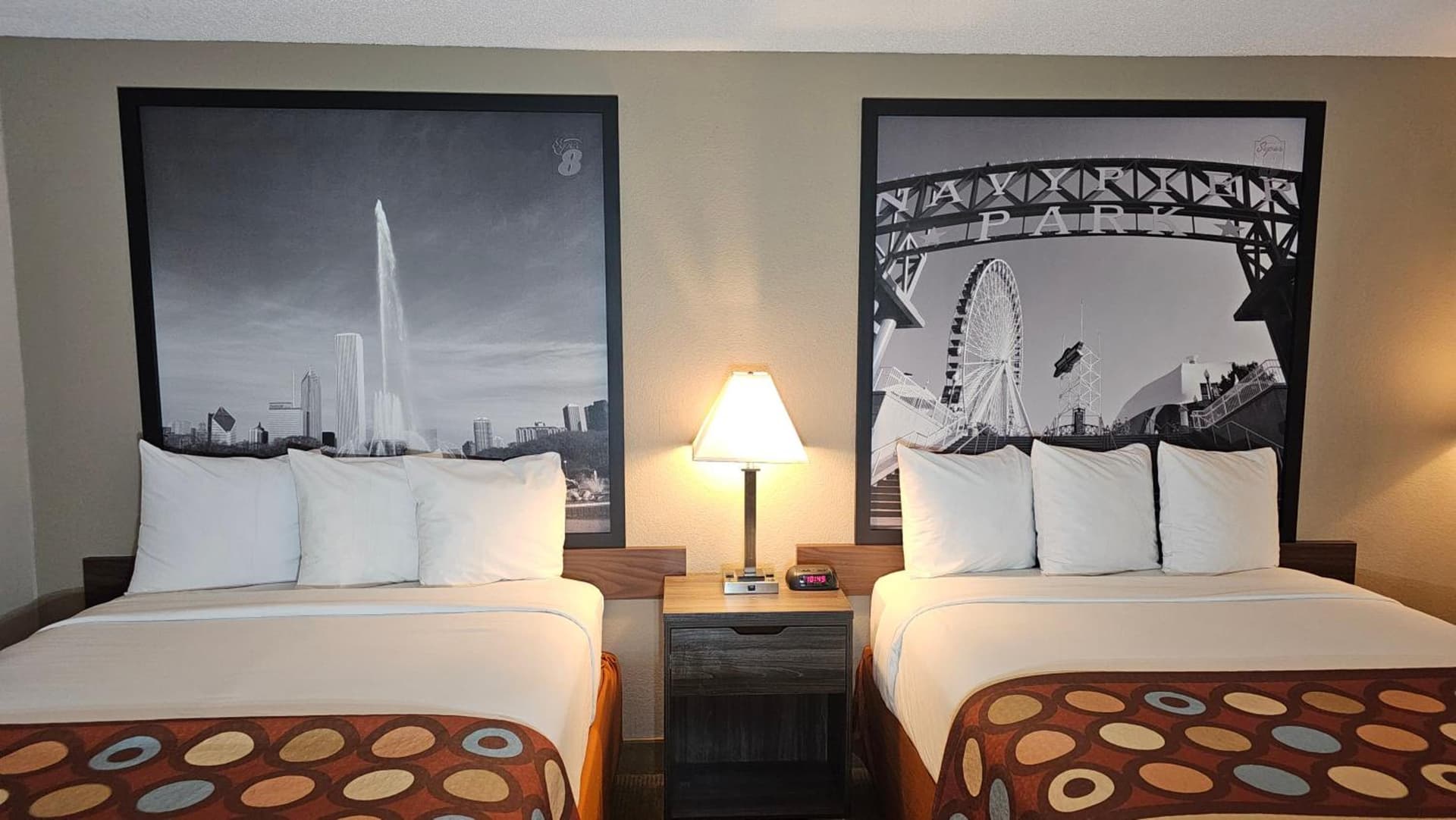 Super 8 by Wyndham Elgin gallery photo in Elgin, IL — image 5