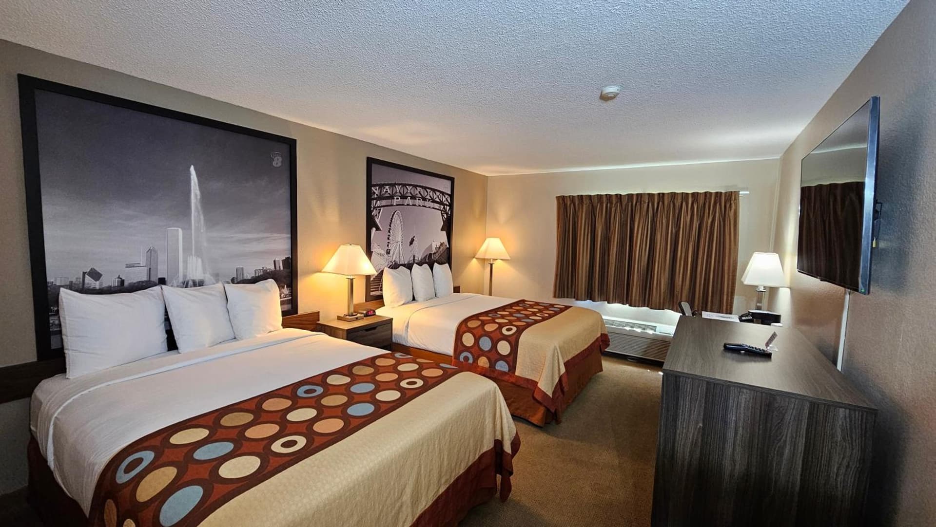 Super 8 by Wyndham Elgin interior in Elgin, IL — gallery photo 2
