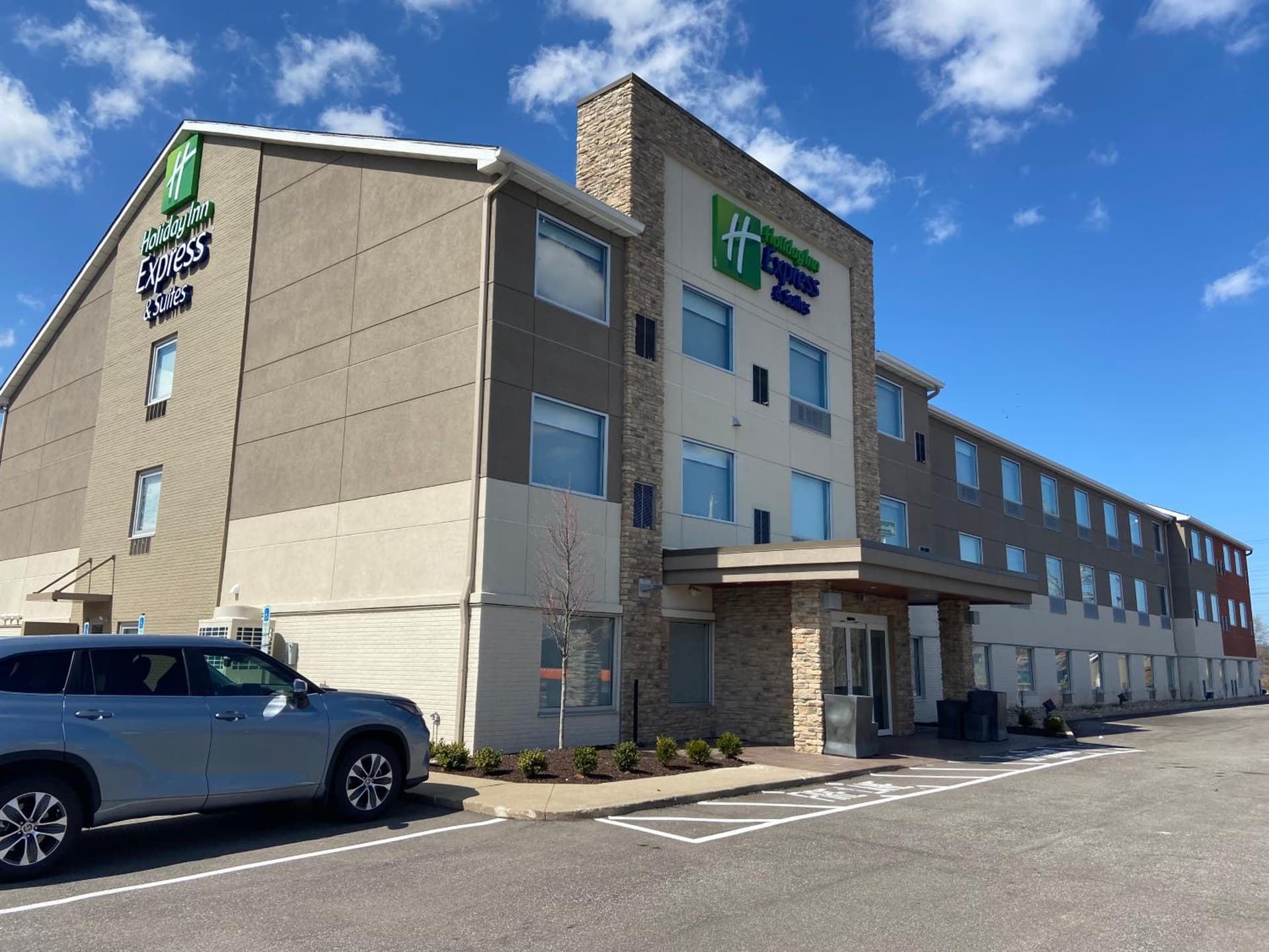 Holiday Inn Express & Suites Elyria by IHG featured exterior or lobby in Elyria, OH — similar hotel