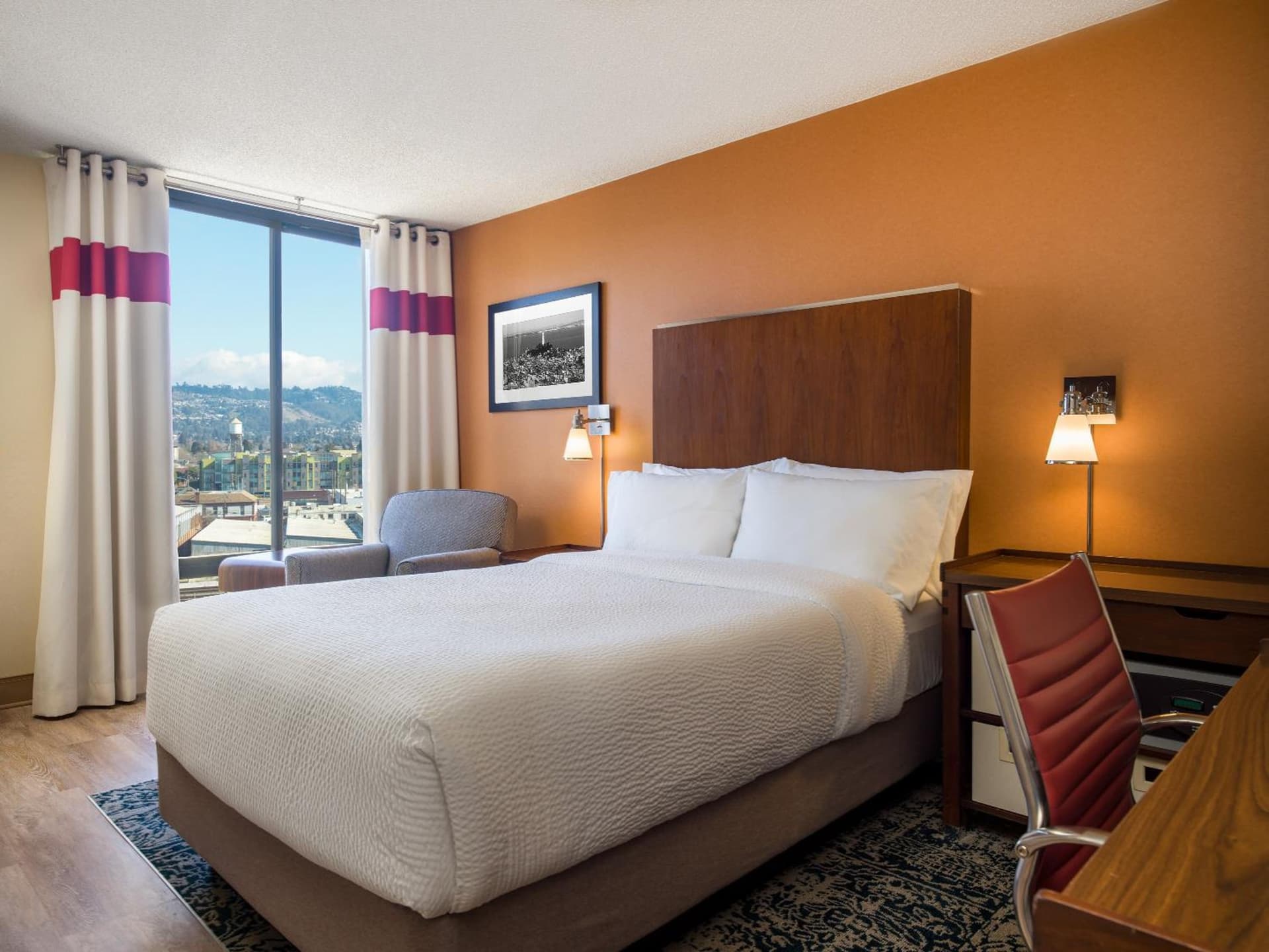 Four Points by Sheraton - San Francisco Bay Bridge interior in Emeryville, CA — gallery photo 2