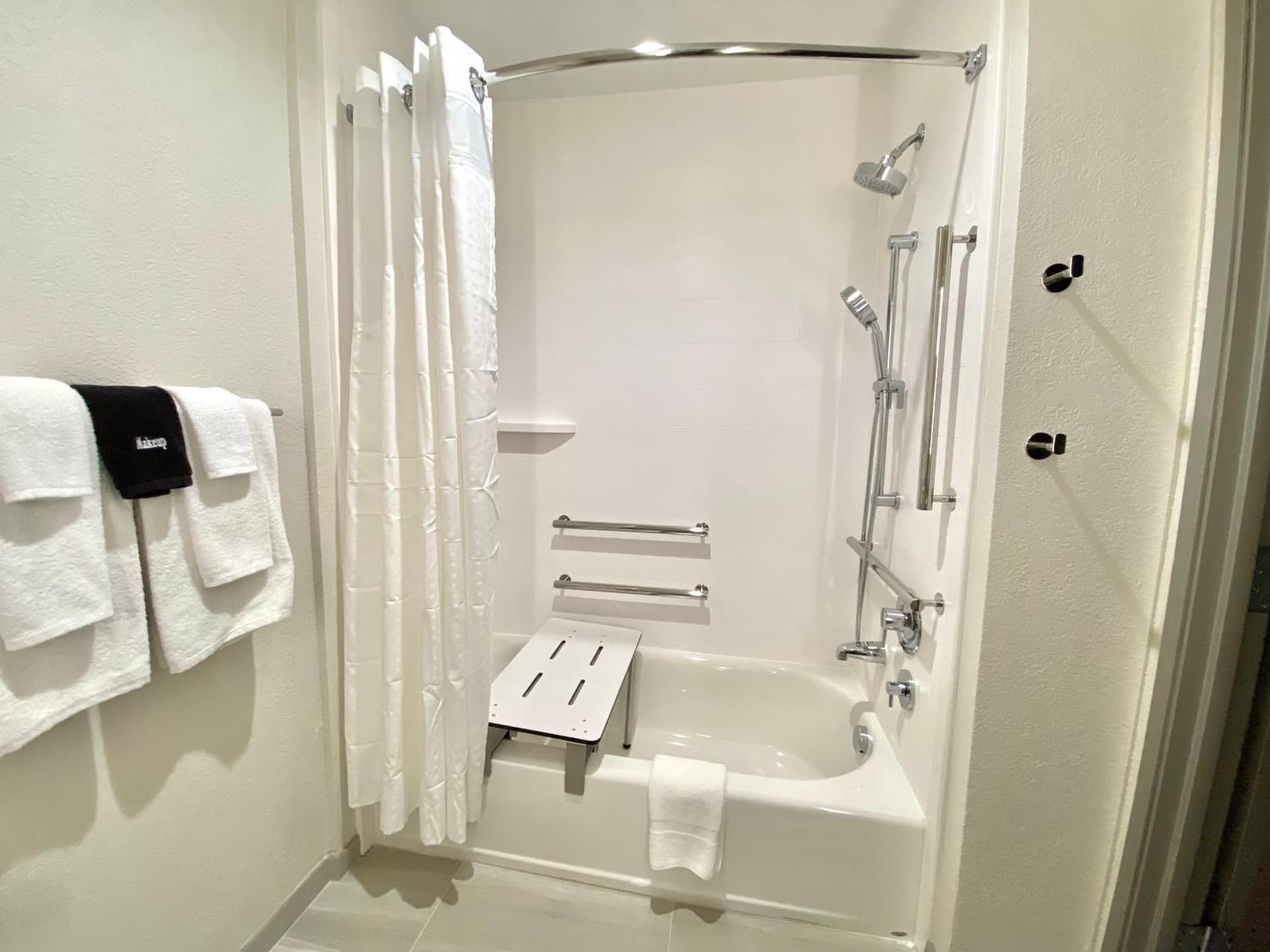 Holiday Inn Express & Suites Elyria by IHG gallery photo in Elyria, OH — image 15