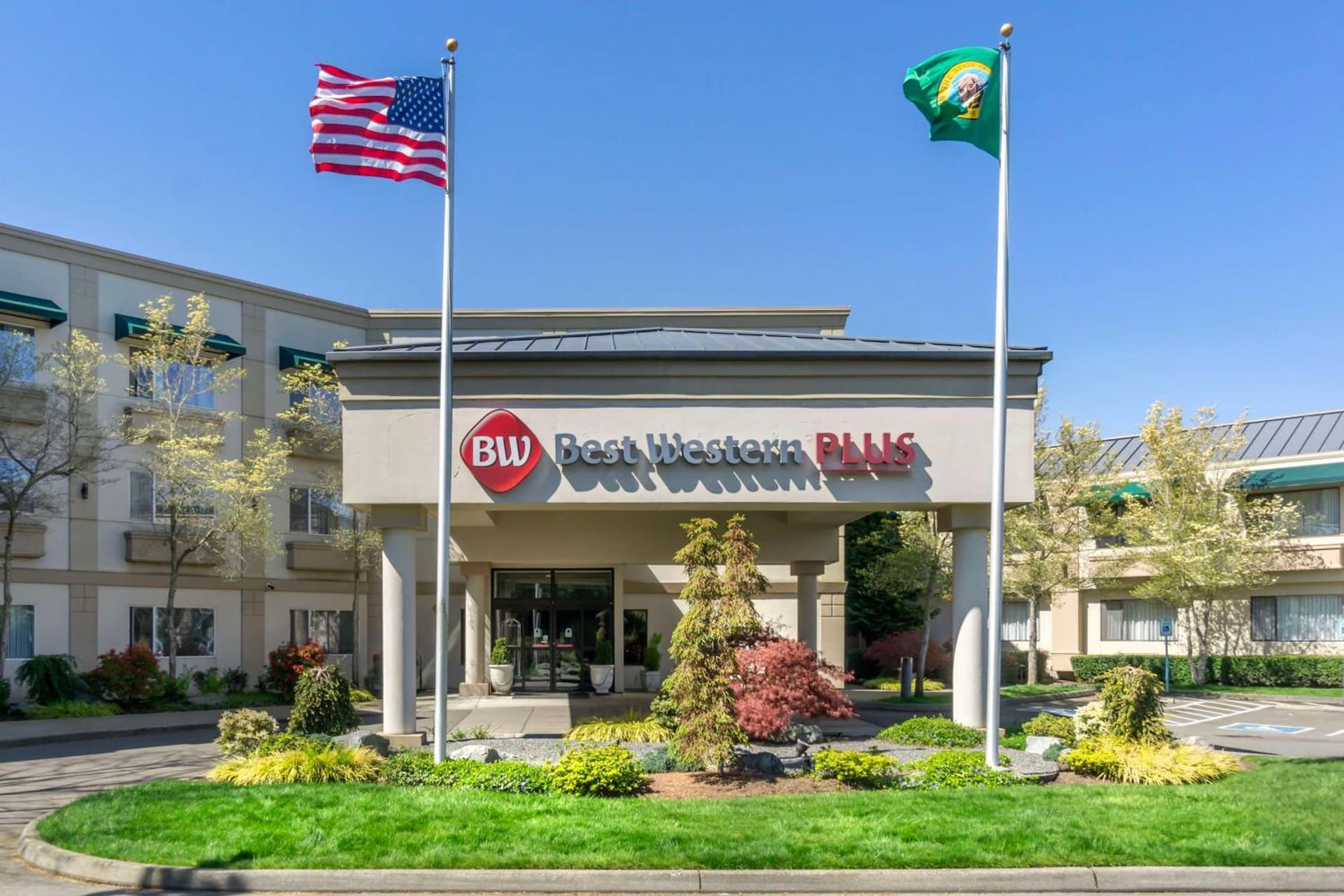 Best Western Plus Edmonds Harbor Inn property views in Edmonds, WA — gallery photo 3