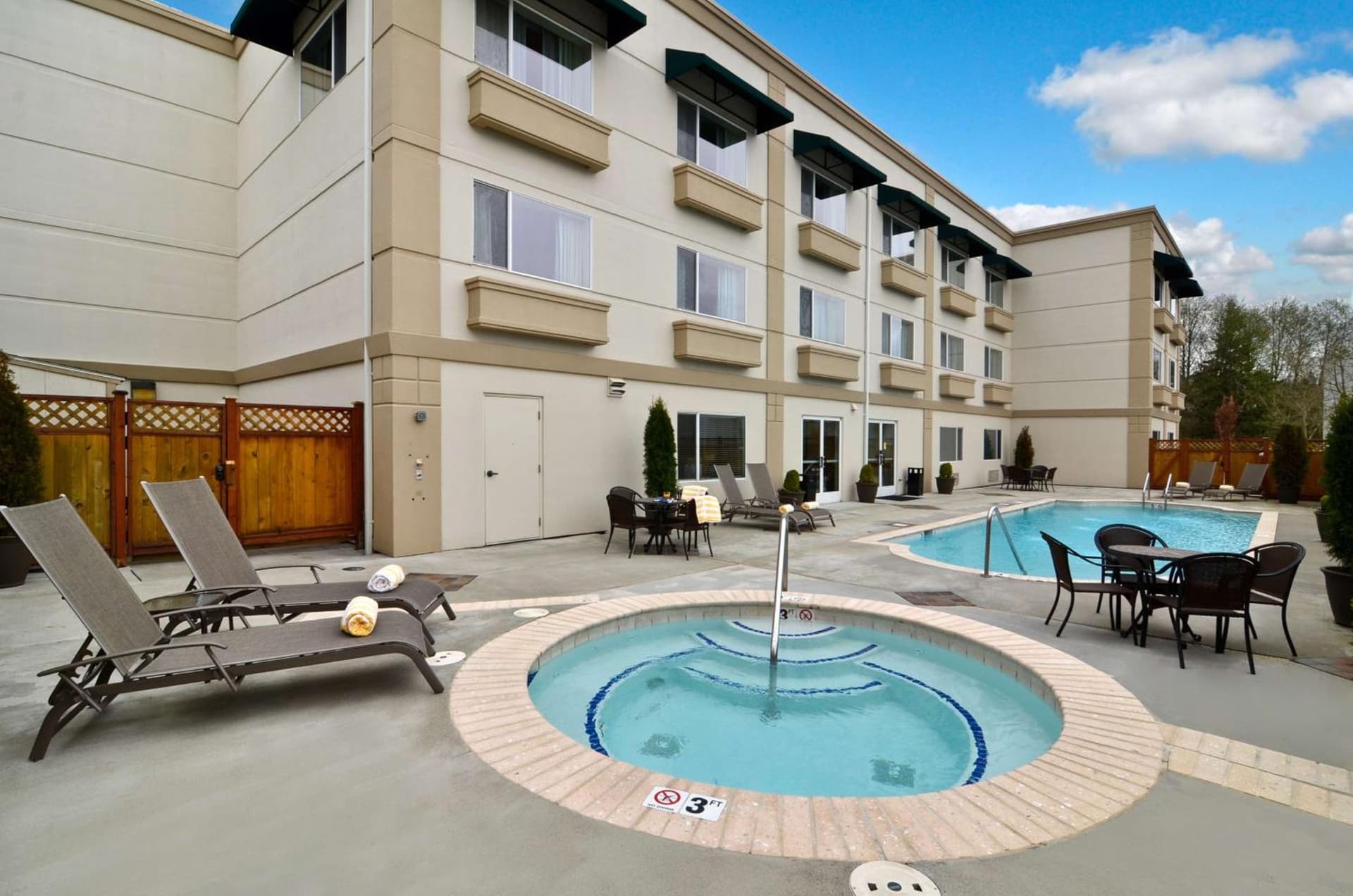 Best Western Plus Edmonds Harbor Inn gallery photo in Edmonds, WA — image 81