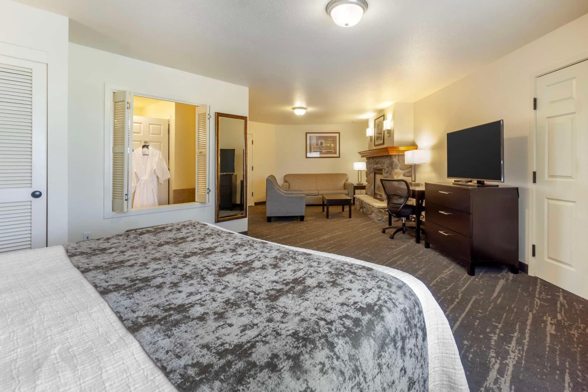 Best Western Plus Edmonds Harbor Inn gallery photo in Edmonds, WA — image 42