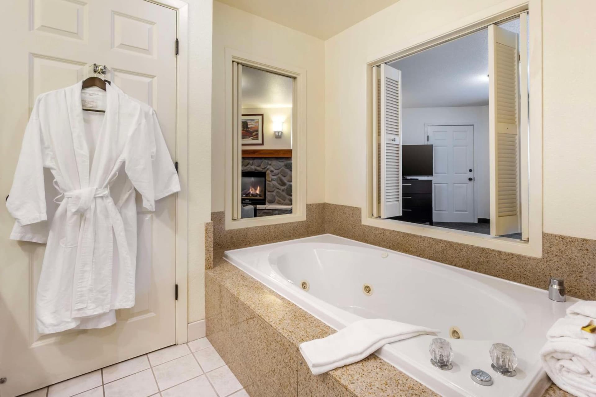 Best Western Plus Edmonds Harbor Inn gallery photo in Edmonds, WA — image 65