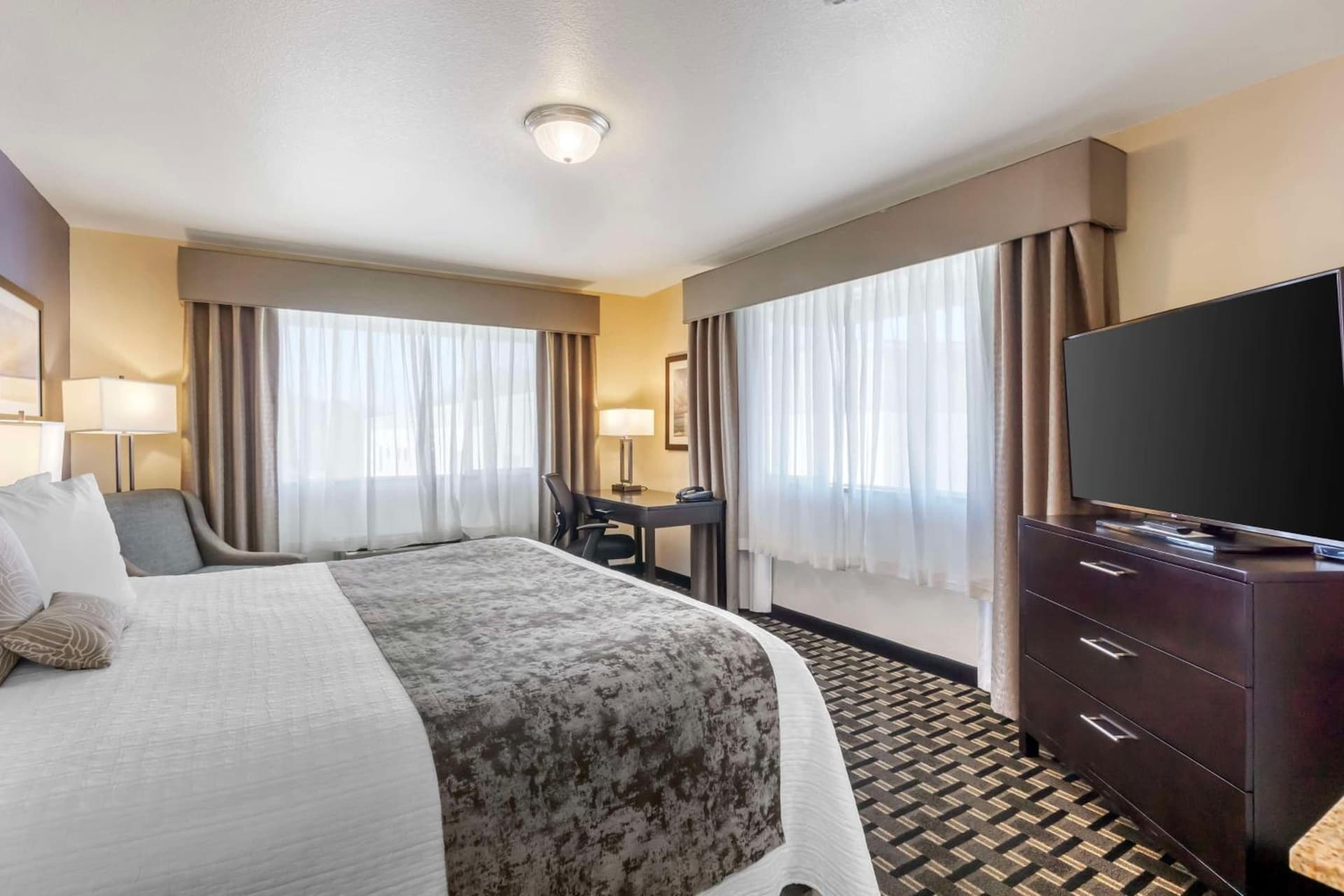Best Western Plus Edmonds Harbor Inn gallery photo in Edmonds, WA — image 41