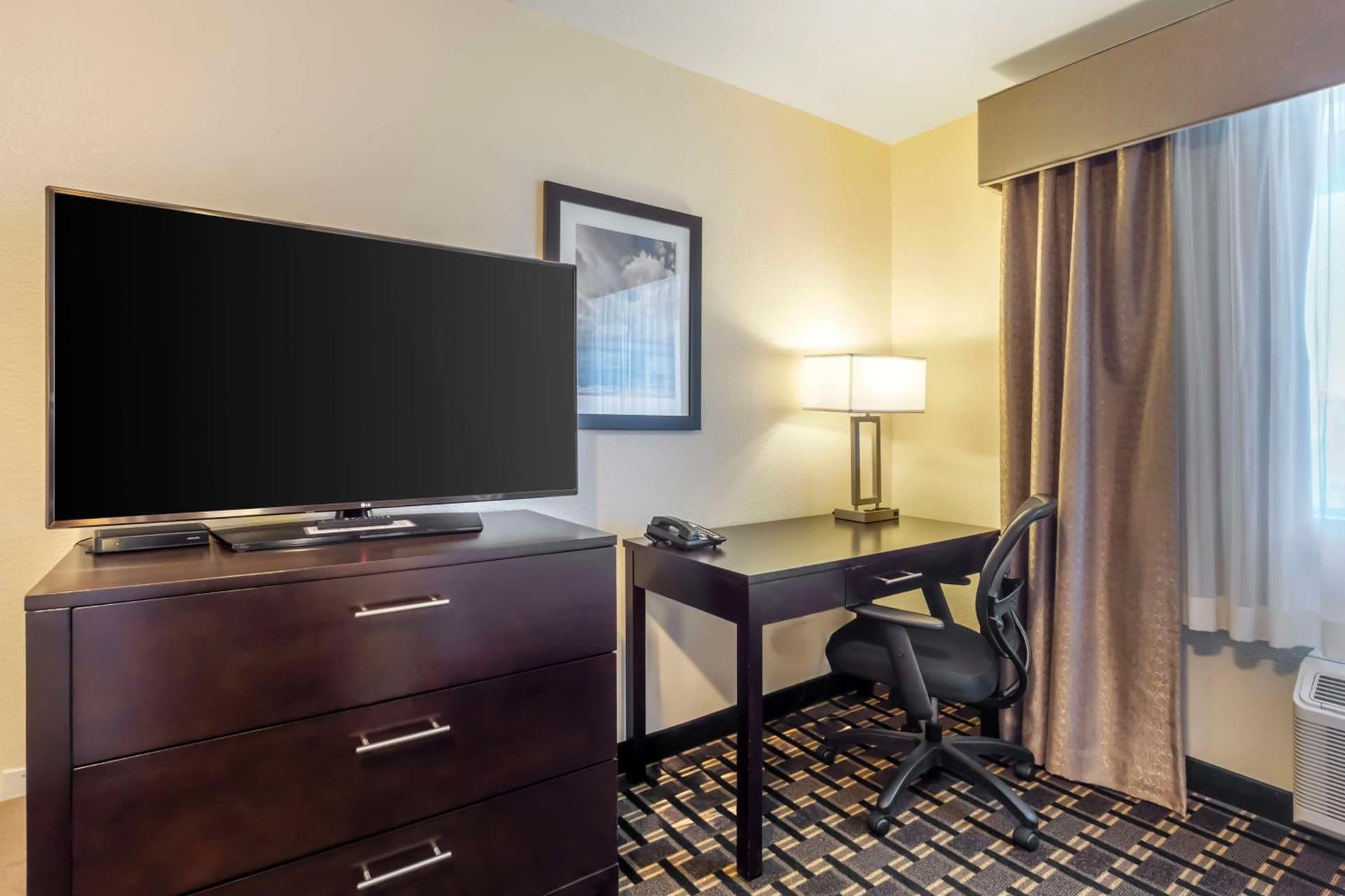 Best Western Plus Edmonds Harbor Inn gallery photo in Edmonds, WA — image 74