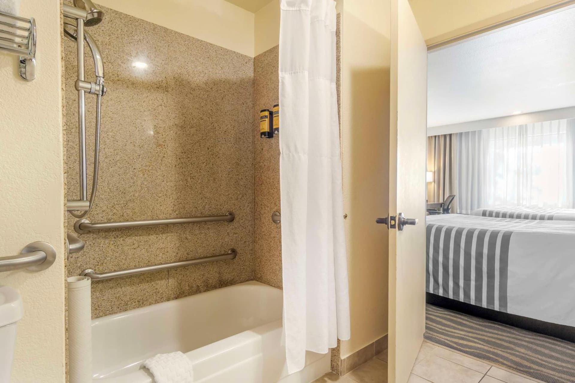 Best Western Plus Edmonds Harbor Inn gallery photo in Edmonds, WA — image 73