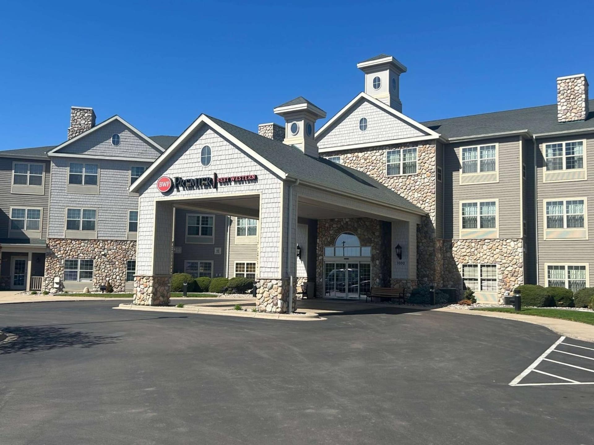Best Western Premier Bridgewood Hotel Resort featured exterior or lobby in Neenah, WI — similar hotel