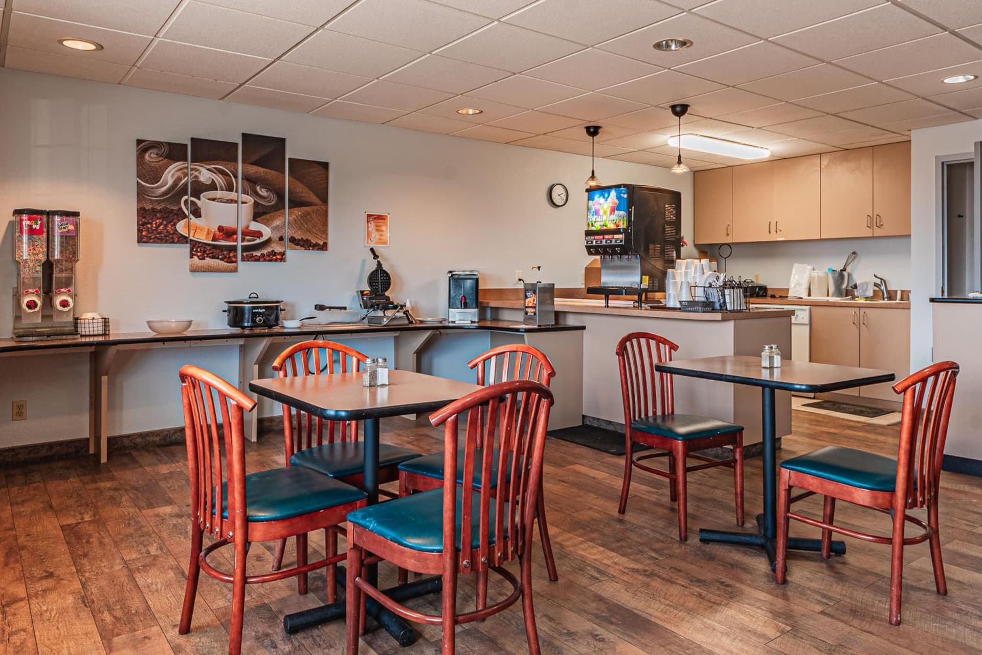 Travelodge by Wyndham Colorado Springs Airport - Peterson SFB gallery photo in Colorado Springs, CO — image 17