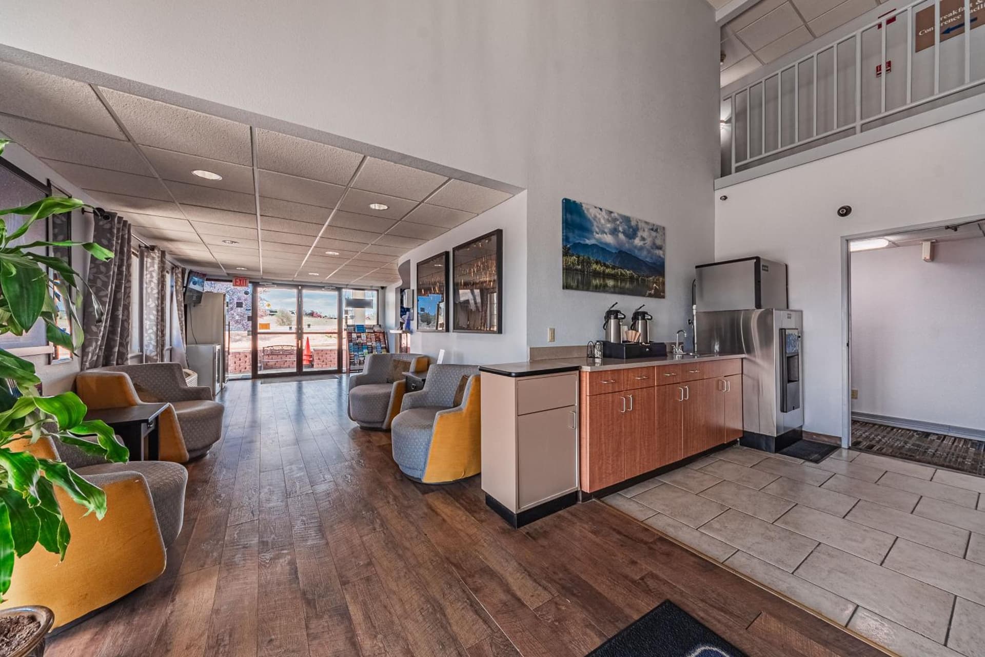 Travelodge by Wyndham Colorado Springs Airport - Peterson SFB gallery photo in Colorado Springs, CO — image 10