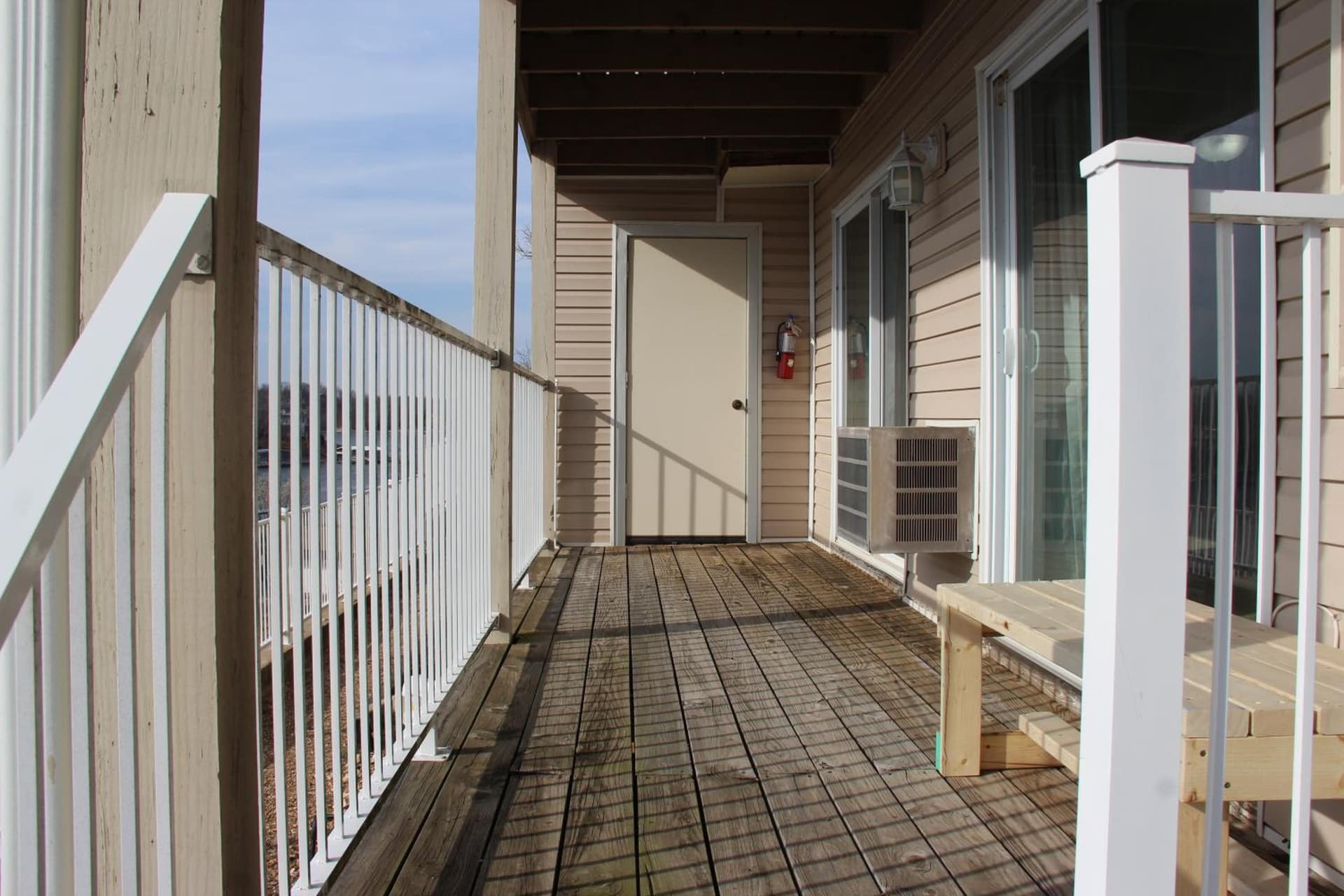 Wheelhouse Condo Lake View! 3BR 3BA interior in Lake Ozark, MO — gallery photo 2