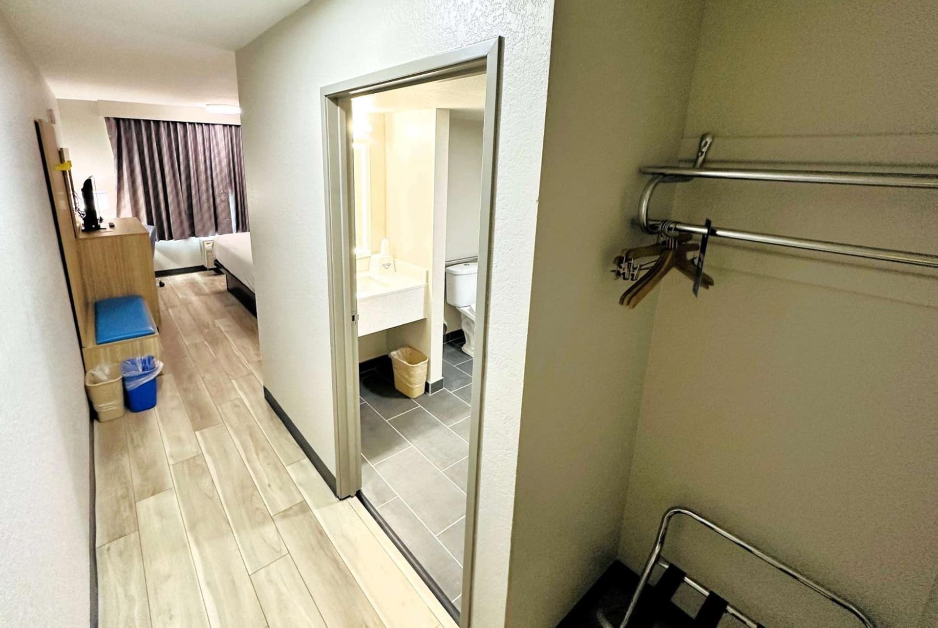 Days Inn by Wyndham Holland gallery photo in Holland, MI — image 17