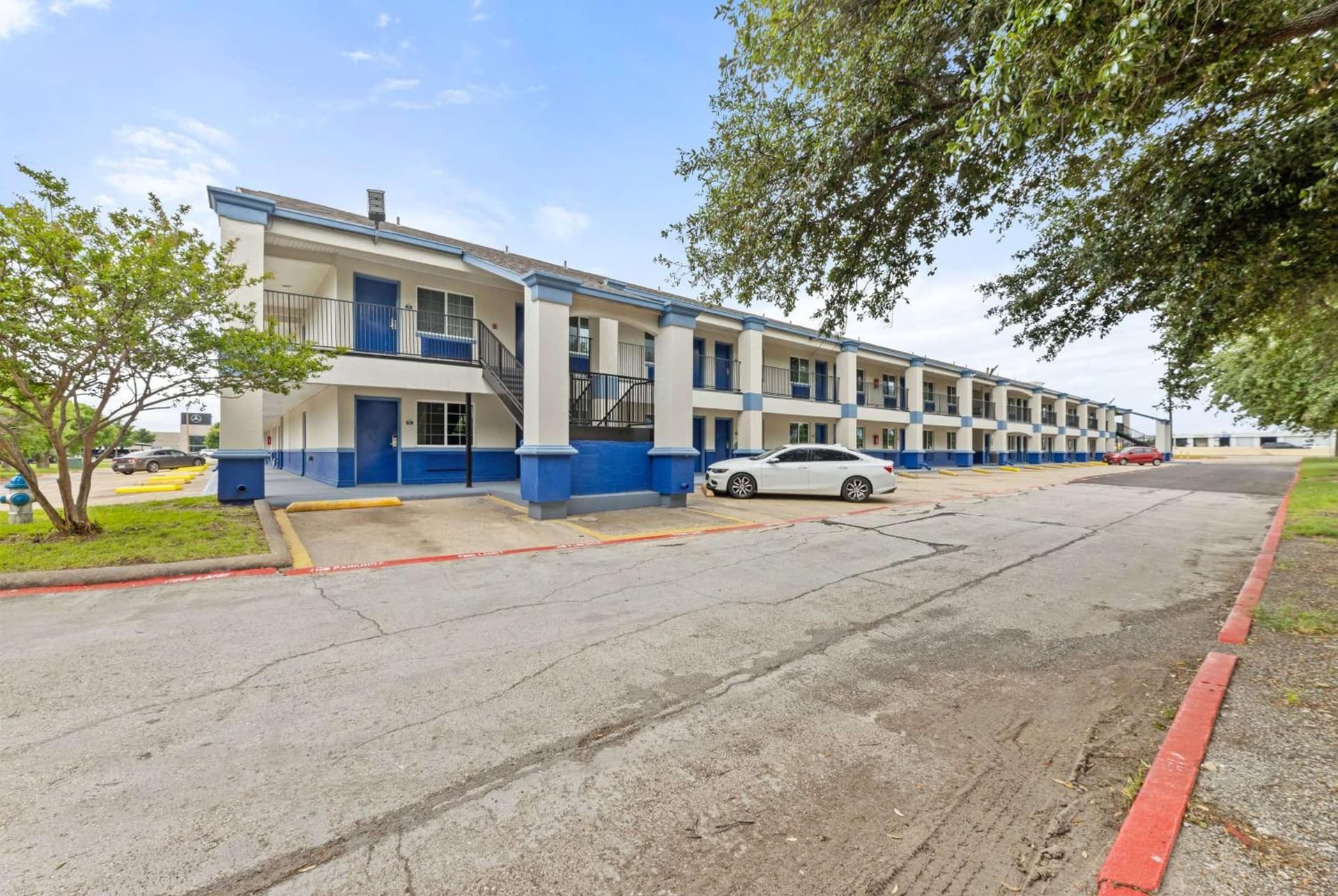 Days Inn by Wyndham McKinney interior in McKinney, TX — gallery photo 2