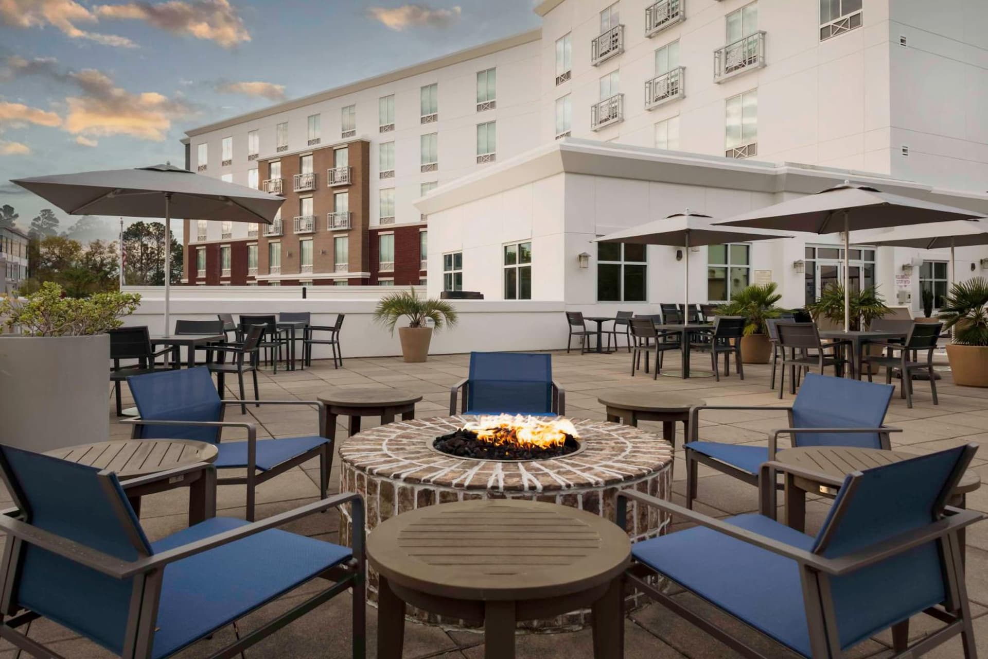 Hilton Garden Inn Charleston / Mt. Pleasant interior in Charleston, SC — gallery photo 2