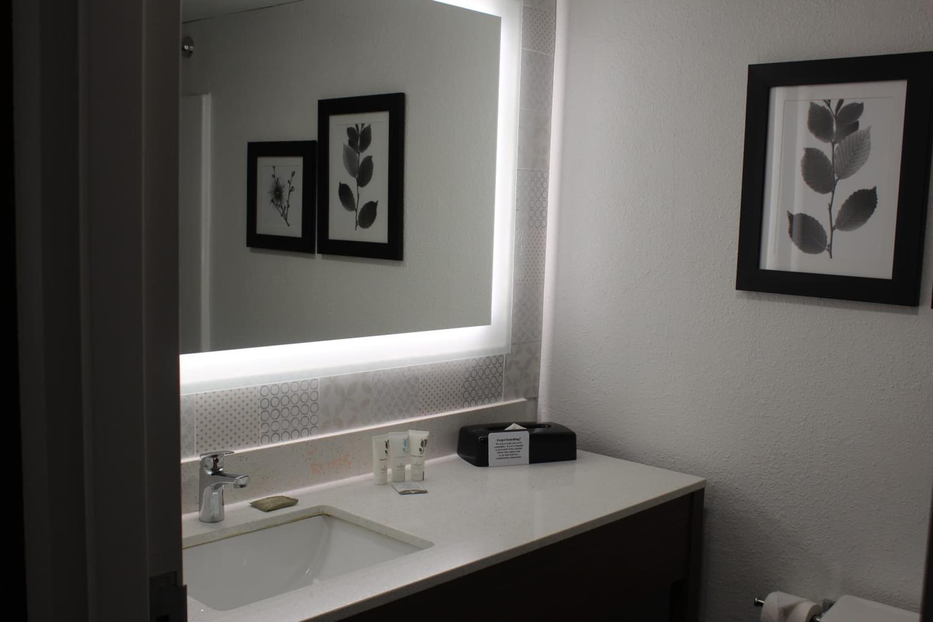 Country Inn & Suites by Radisson, Dunbar - Charleston gallery photo in Dunbar, WV — image 17