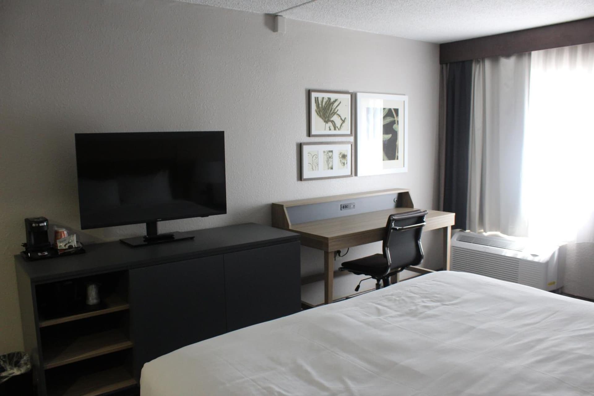 Country Inn & Suites by Radisson, Dunbar - Charleston gallery photo in Dunbar, WV — image 29
