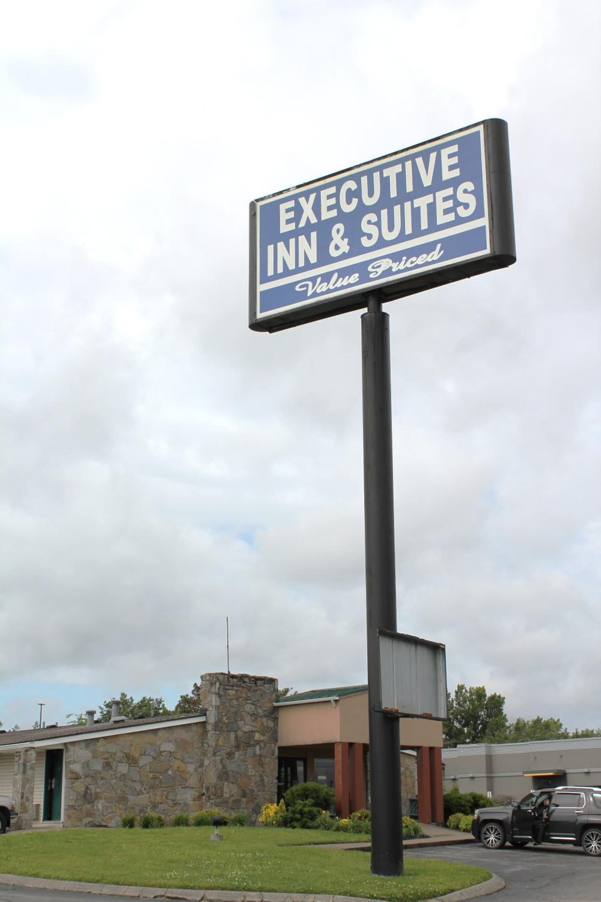 Executive Inn & Suites interior in Nashville, TN — gallery photo 2