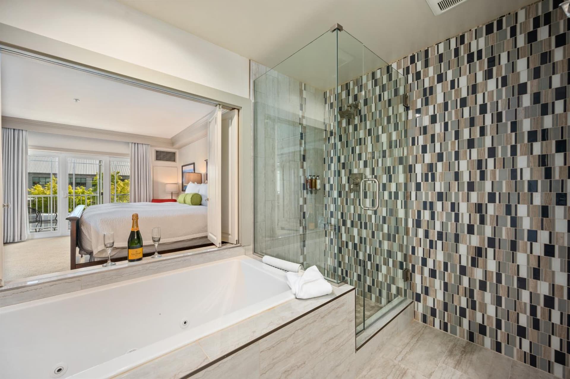 Hotel Bellwether on Bellingham Bay property views in Bellingham, WA — gallery photo 3