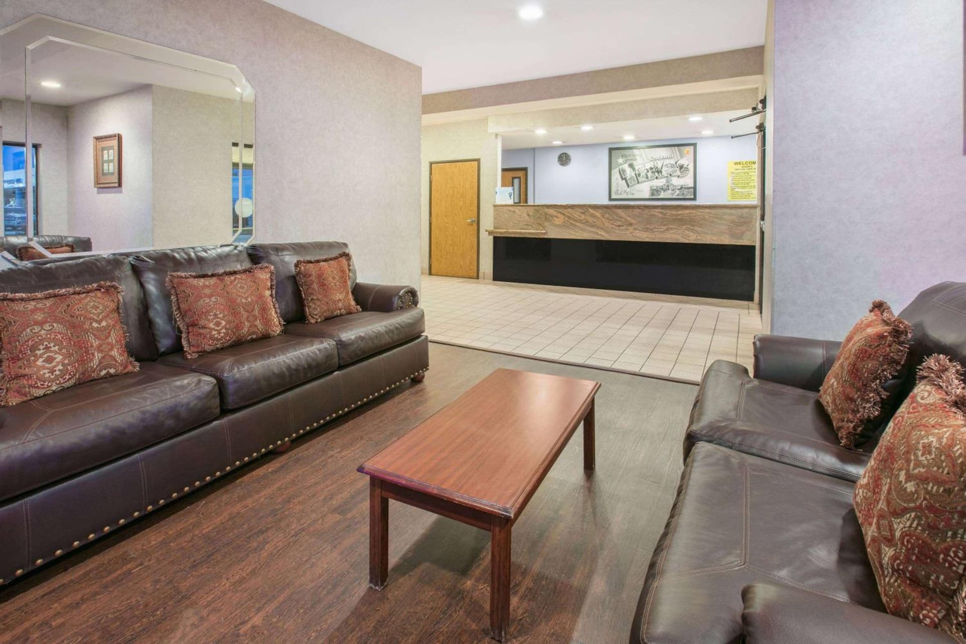 Super 8 by Wyndham Garland North Dallas Area property views in Garland, TX — gallery photo 3