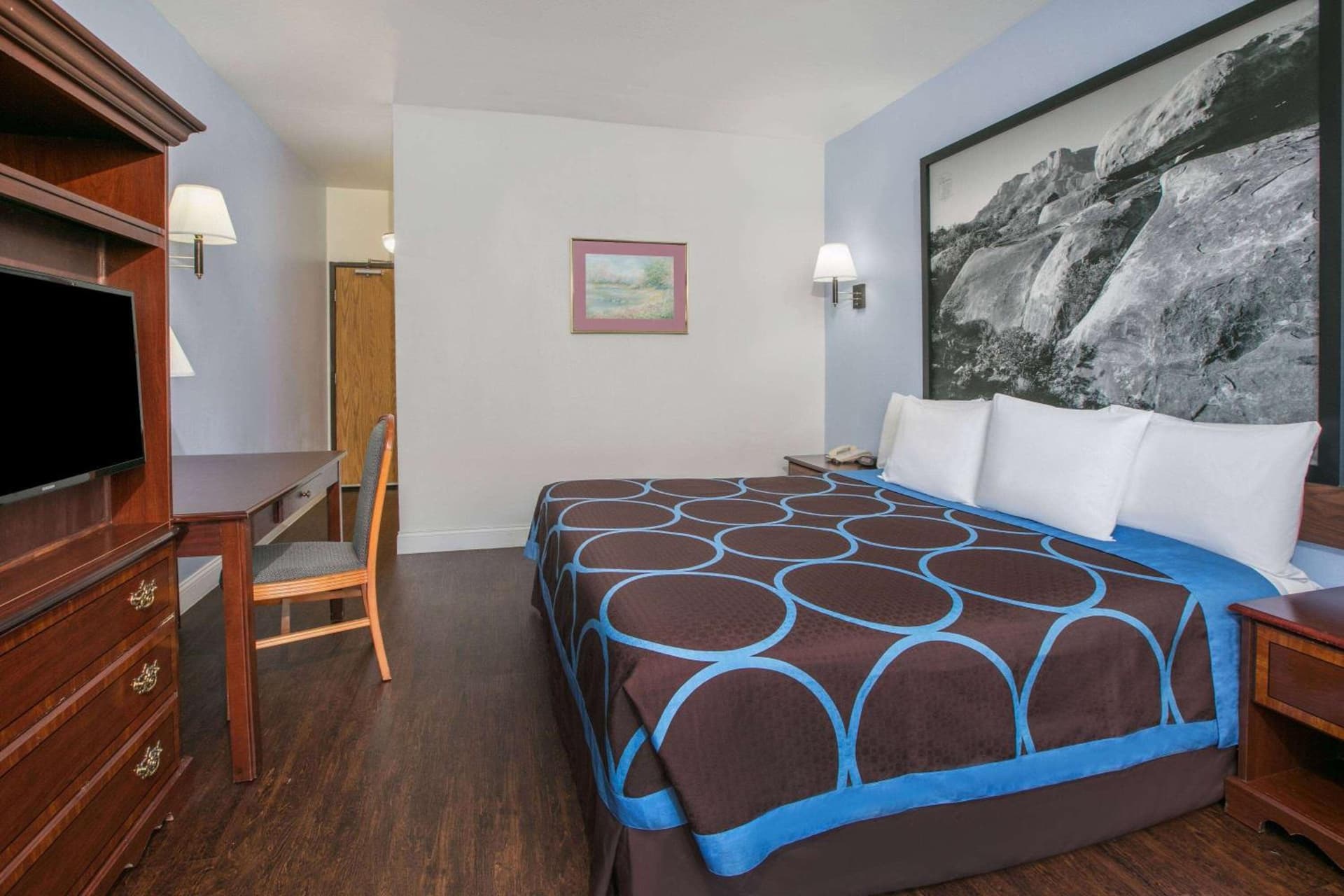 Super 8 by Wyndham Garland North Dallas Area gallery photo in Garland, TX — image 7