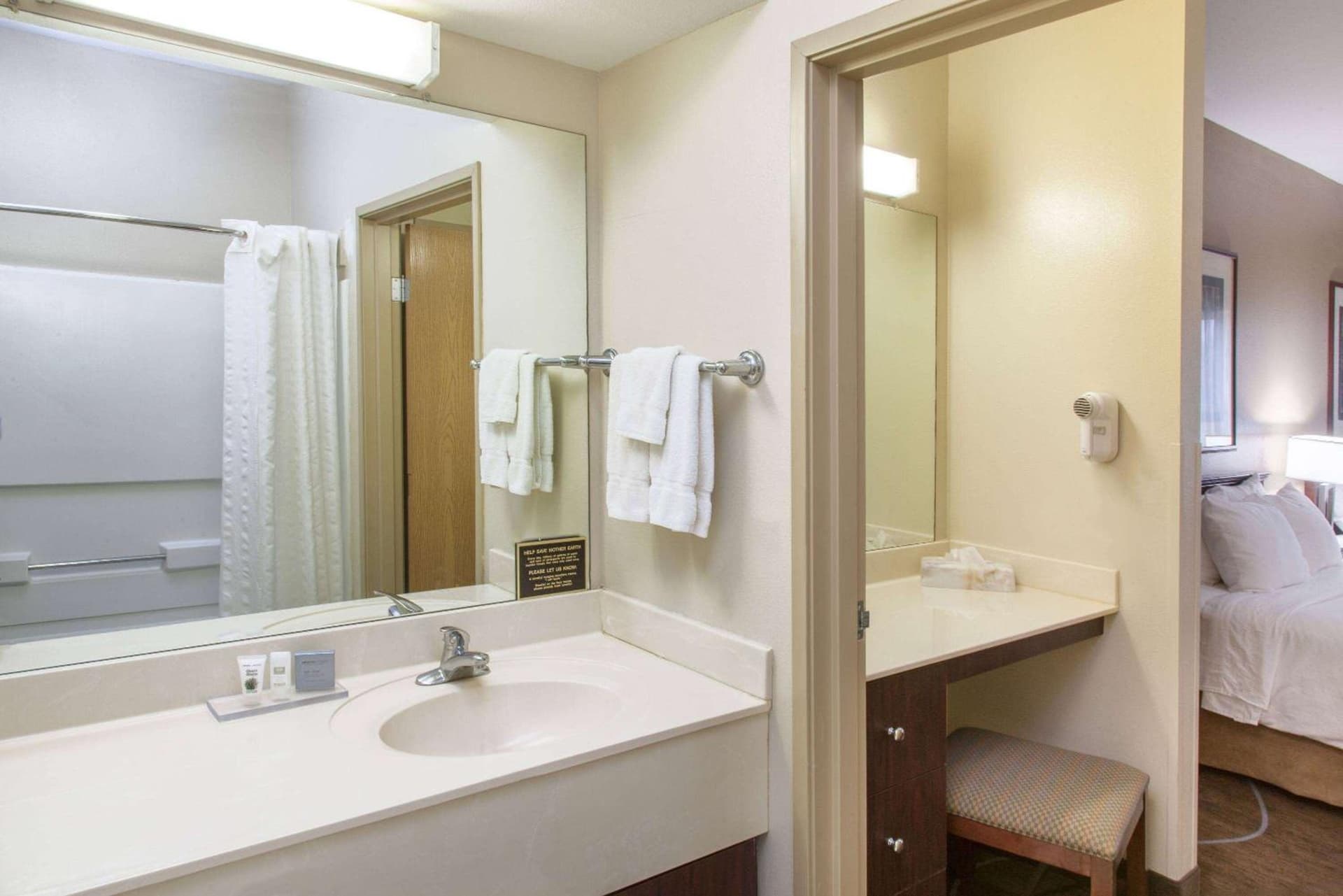 Hawthorn Extended Stay by Wyndham Bloomington gallery photo in Bloomington, IL — image 22