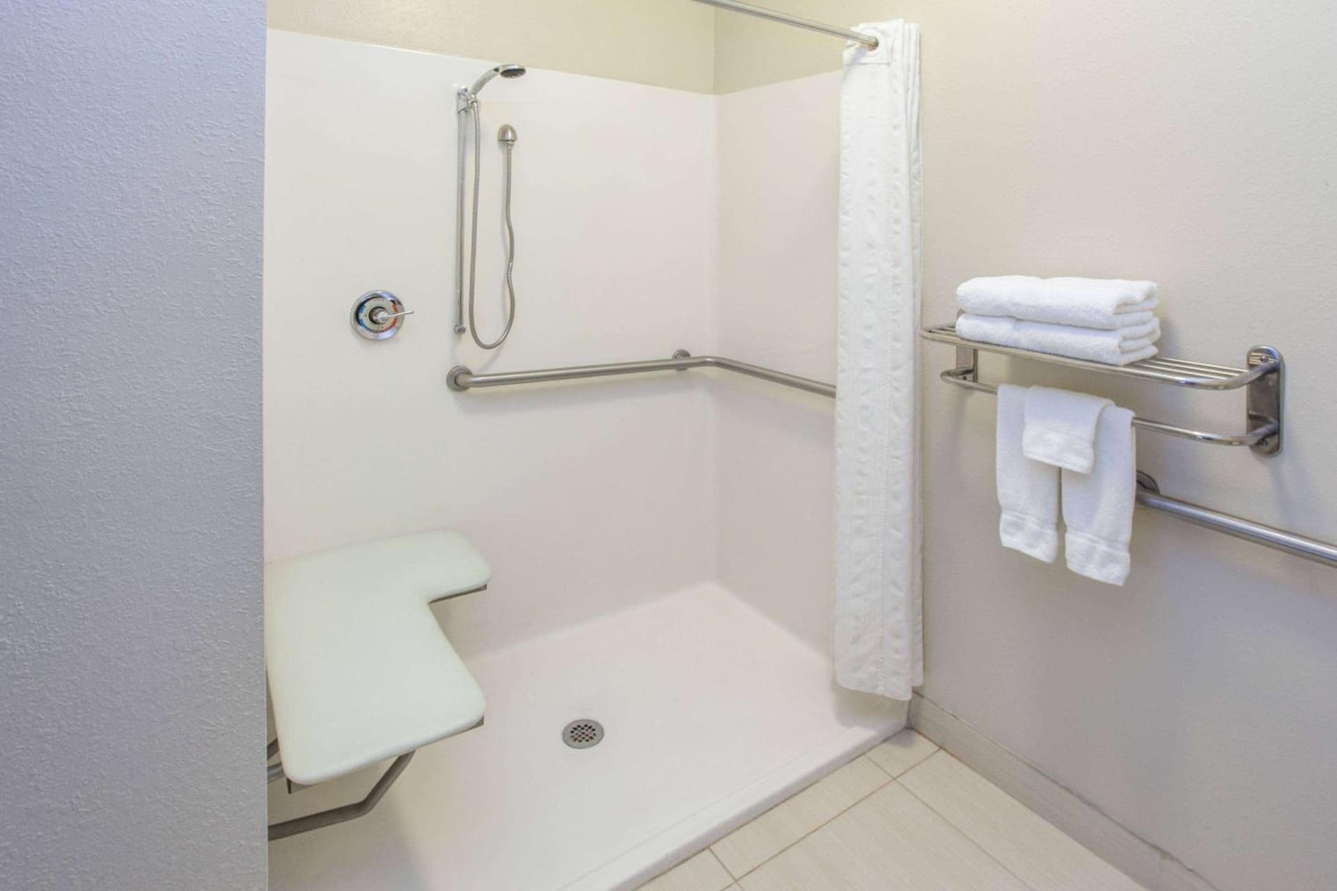 Hawthorn Extended Stay by Wyndham Bloomington gallery photo in Bloomington, IL — image 21