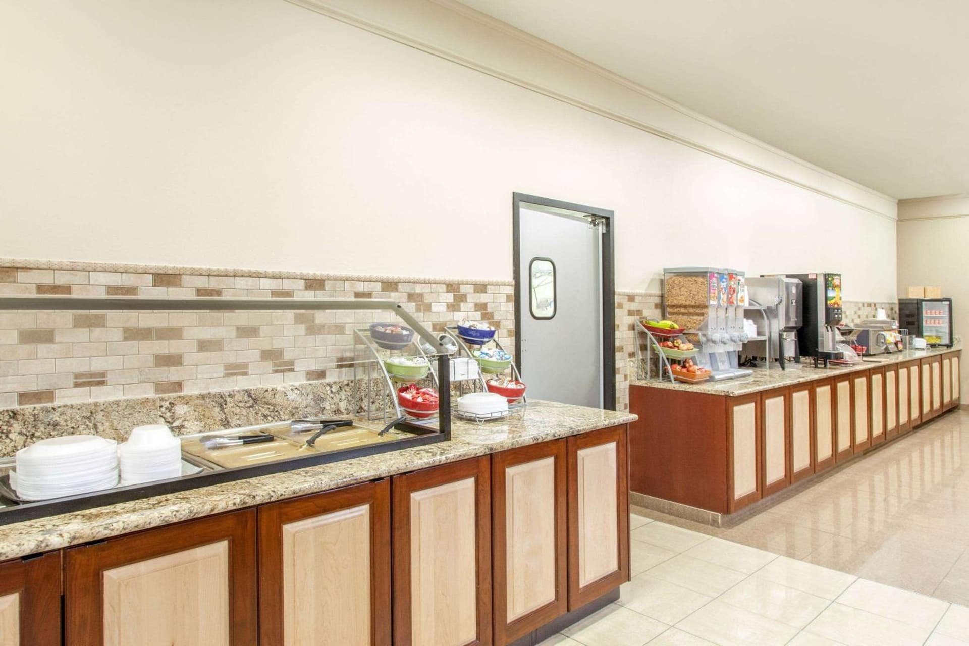 Hawthorn Extended Stay by Wyndham Bloomington gallery photo in Bloomington, IL — image 17