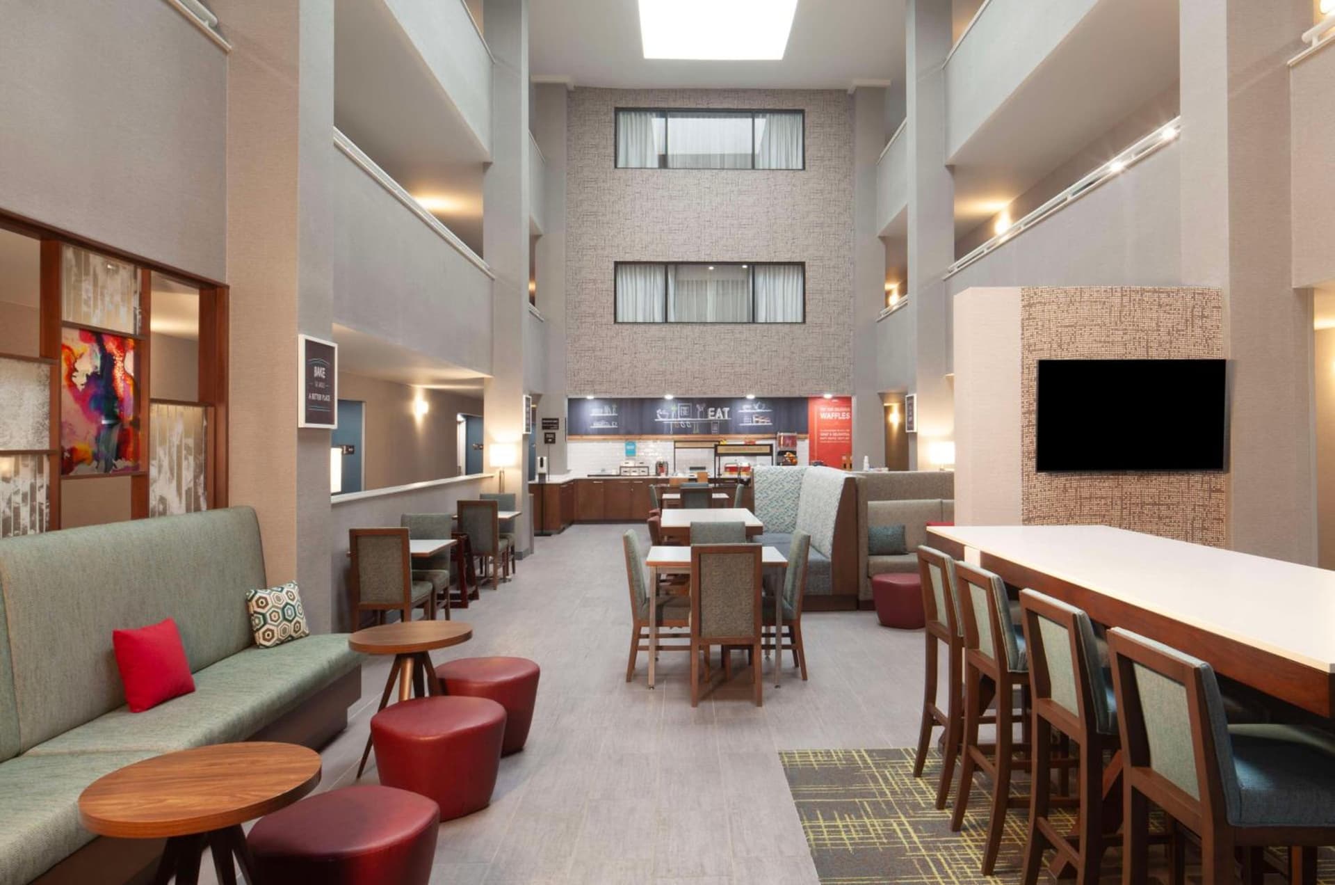 Hampton Inn Athens interior in Athens, TN — gallery photo 2