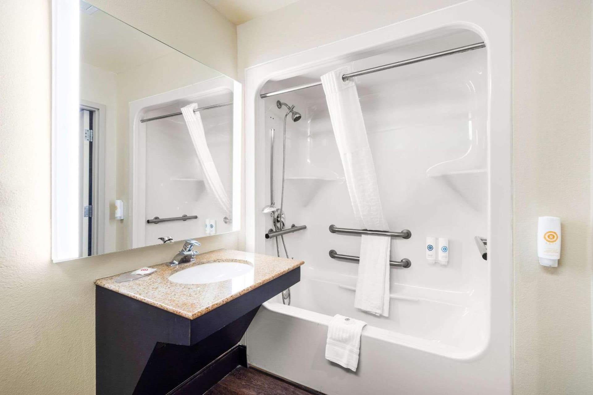 Comfort Suites Columbia at Harbison gallery photo in Columbia, SC — image 15