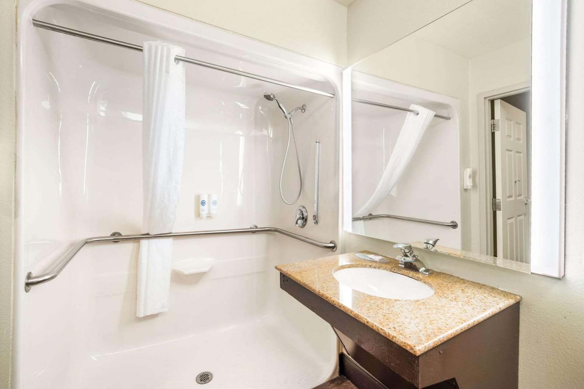 Comfort Suites Columbia at Harbison gallery photo in Columbia, SC — image 21