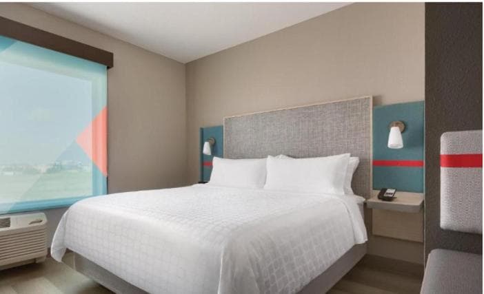 avid hotel Oak Creek by IHG property views in Oak Creek, WI — gallery photo 3
