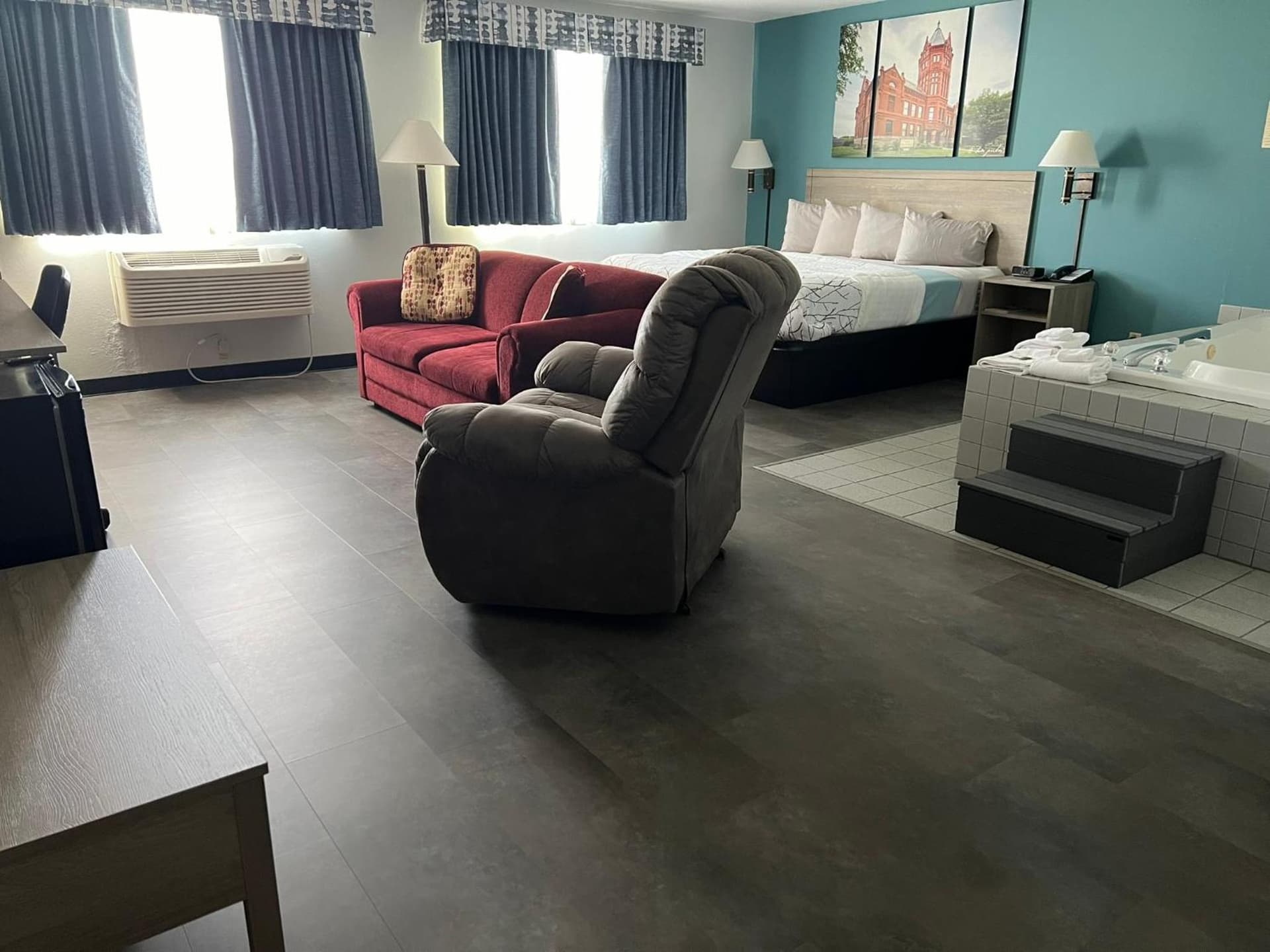 Heritage Inn Express interior in Marysville, KS — gallery photo 2