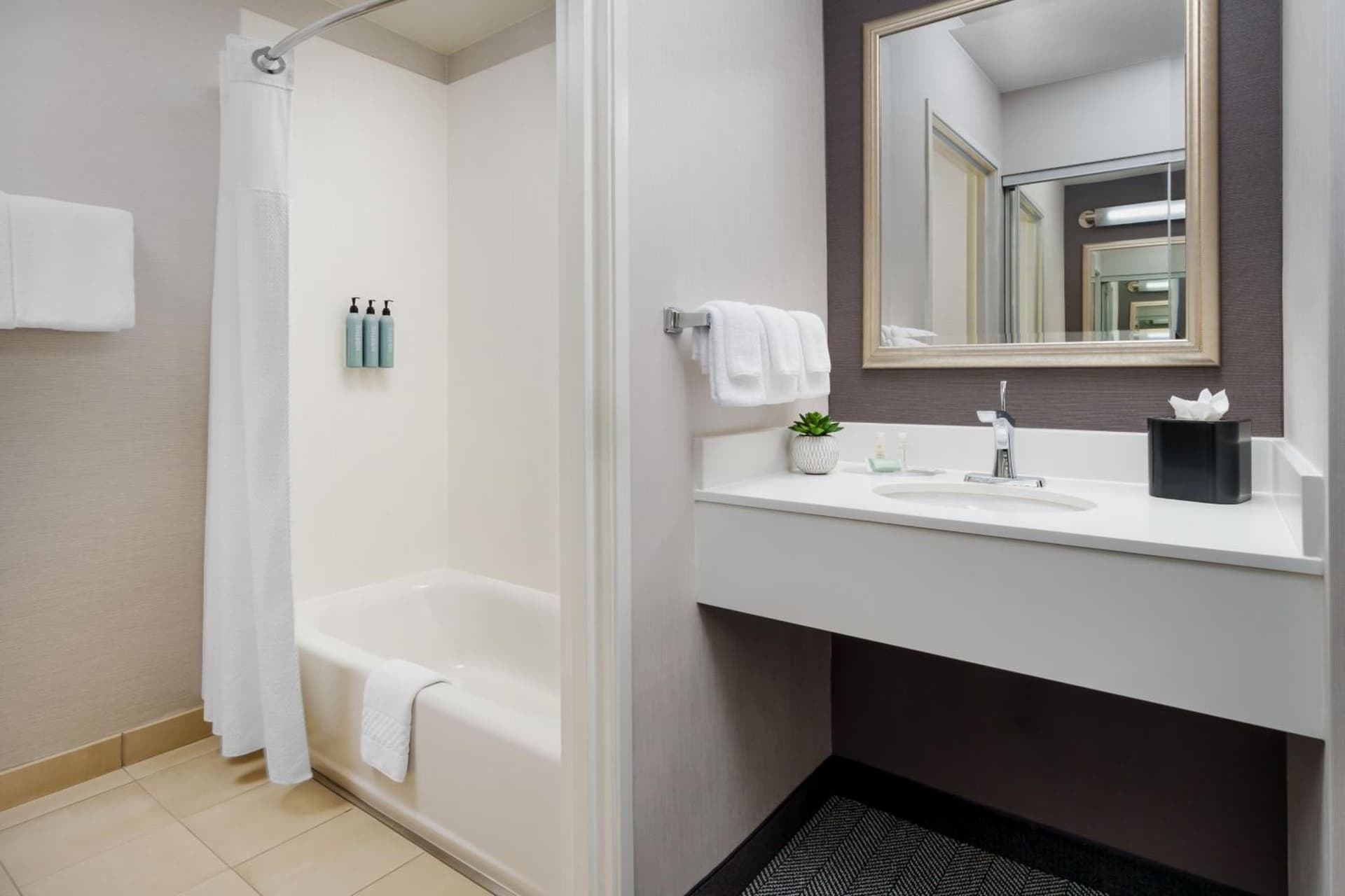 Courtyard by Marriott Sacramento Folsom gallery photo in Folsom, CA — image 7