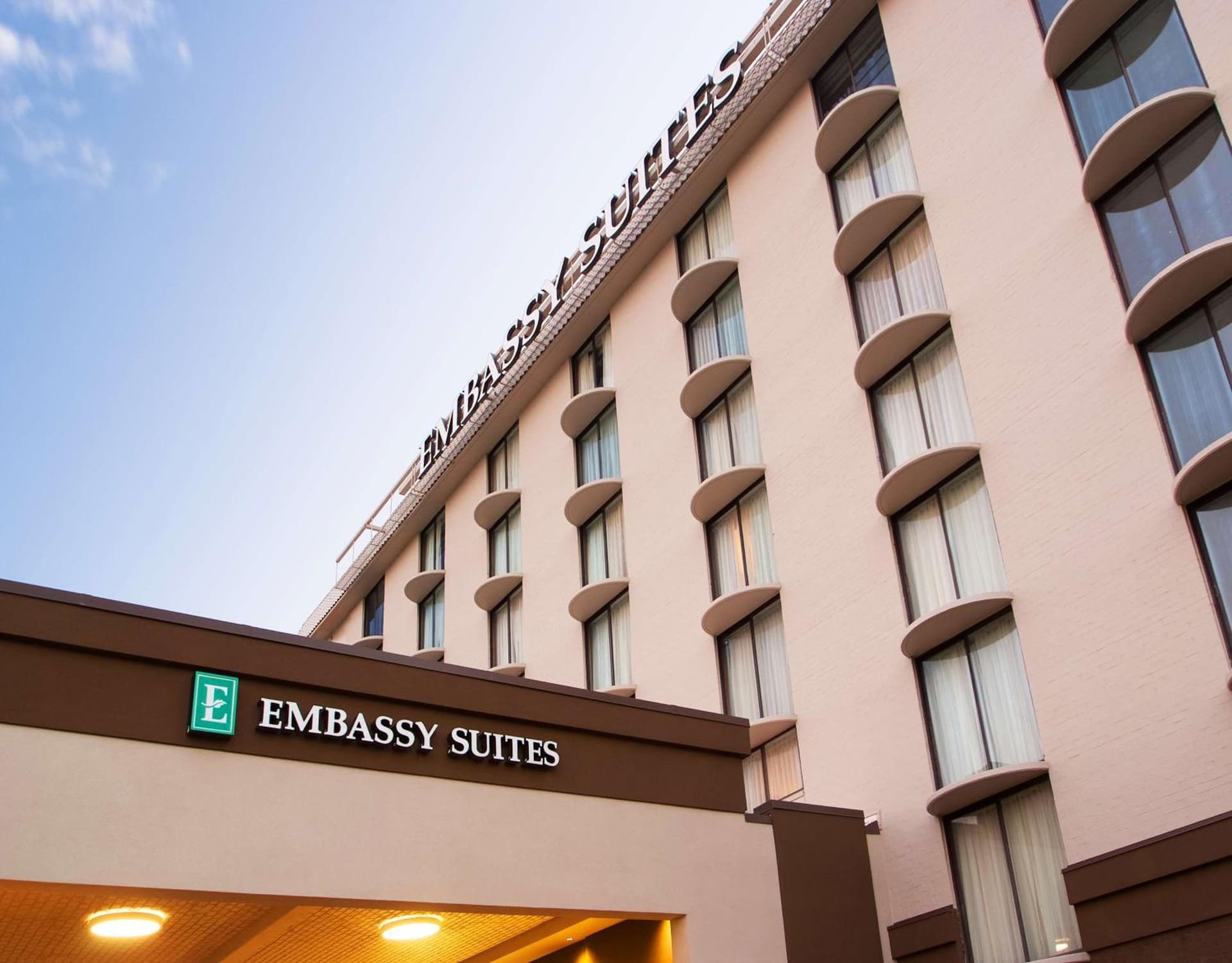 Embassy Suites by Hilton Minneapolis Bloomington Edina property views in Bloomington, MN — gallery photo 3