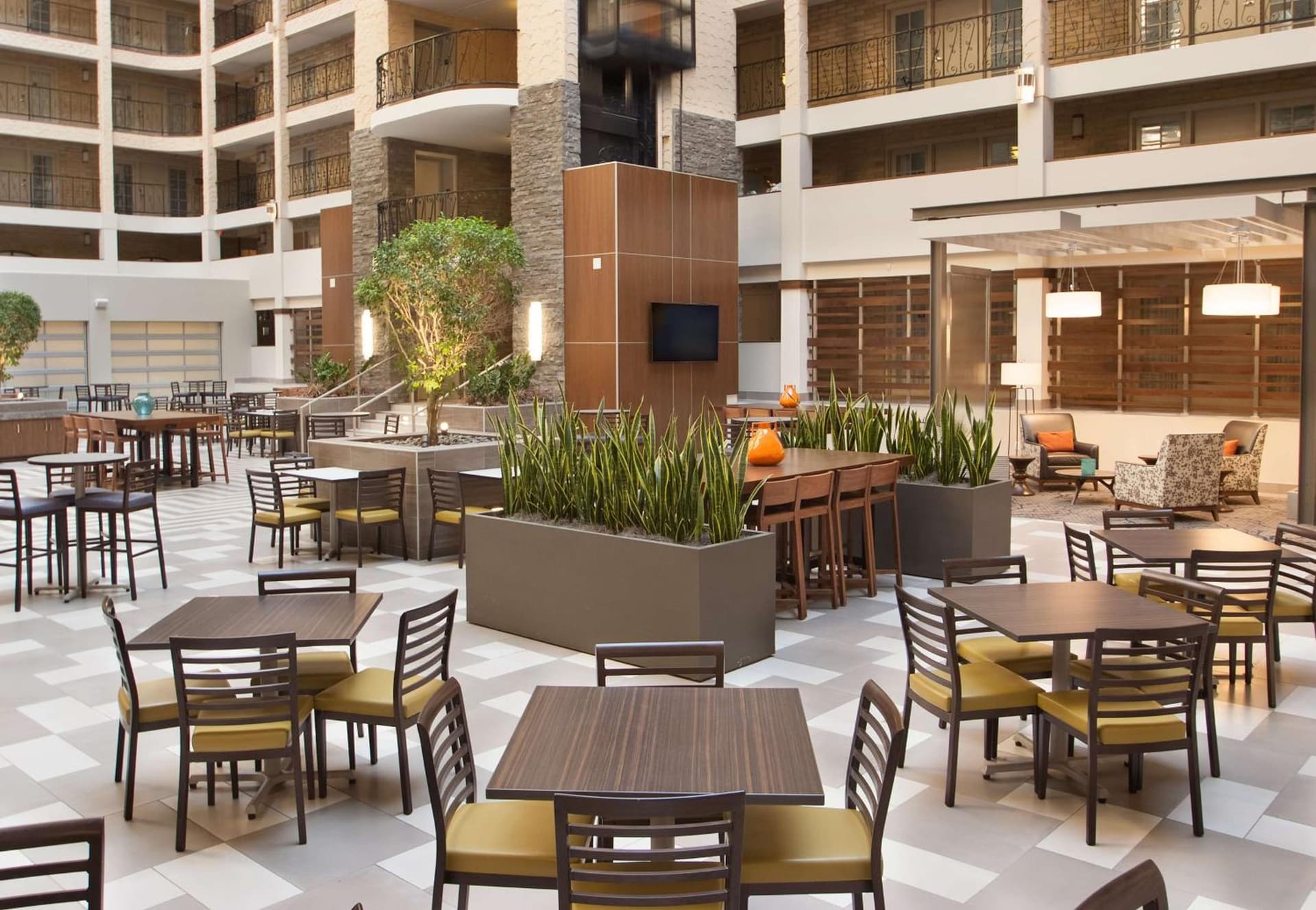 Embassy Suites by Hilton Minneapolis Bloomington Edina gallery photo in Bloomington, MN — image 19