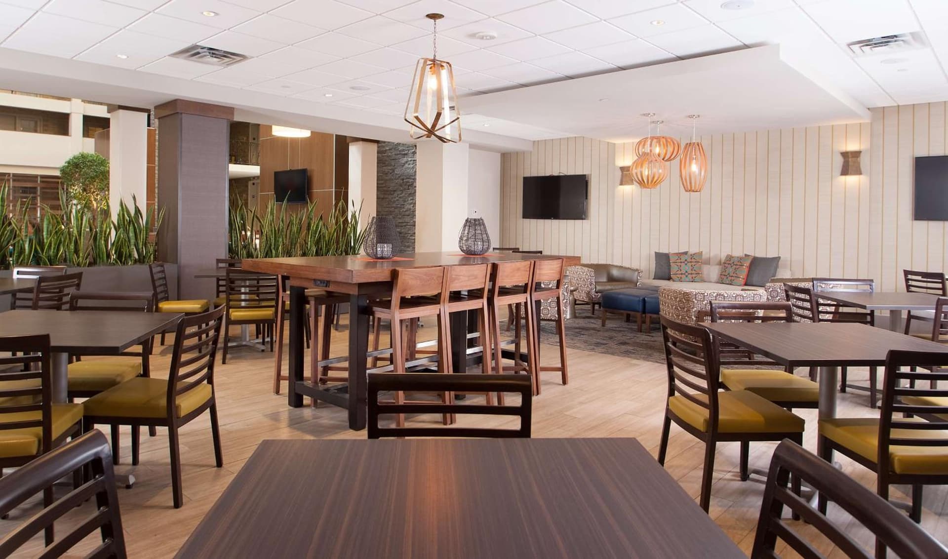 Embassy Suites by Hilton Minneapolis Bloomington Edina property views in Bloomington, MN — gallery photo 3