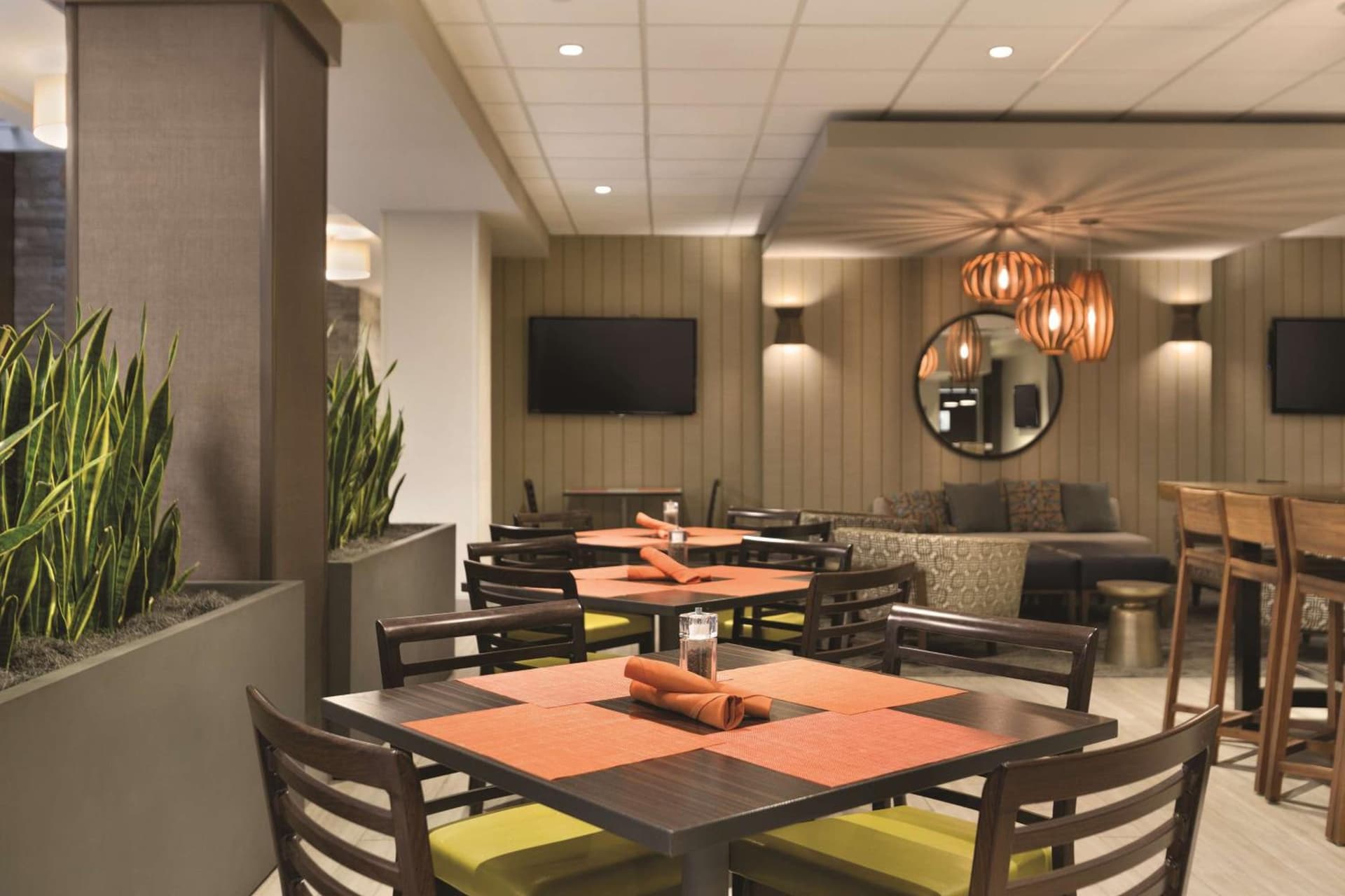 Embassy Suites by Hilton Minneapolis Bloomington Edina gallery photo in Bloomington, MN — image 18