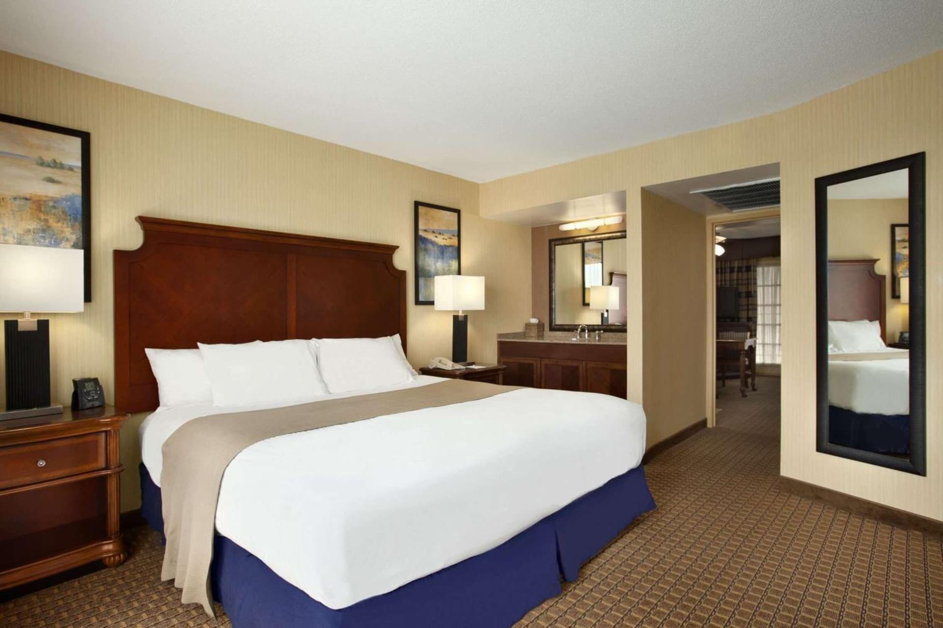 Embassy Suites by Hilton Minneapolis Bloomington Edina gallery photo in Bloomington, MN — image 56