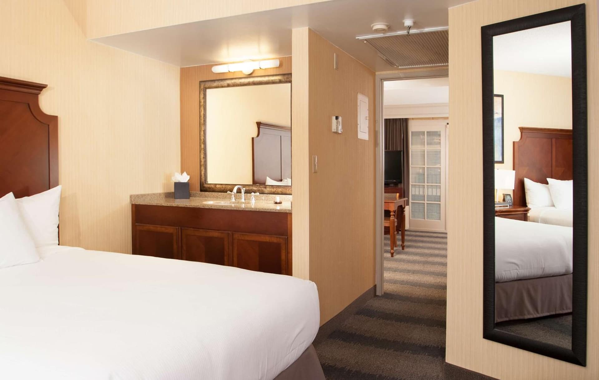 Embassy Suites by Hilton Minneapolis Bloomington Edina gallery photo in Bloomington, MN — image 59