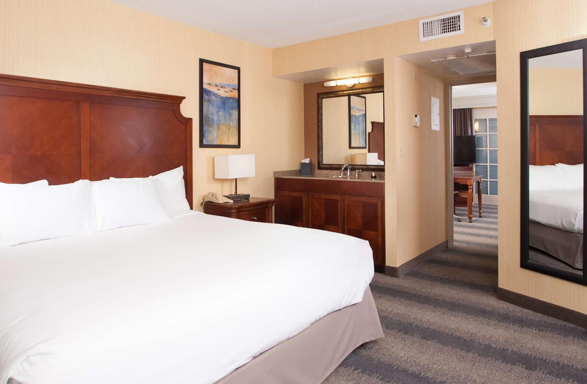 Embassy Suites by Hilton Minneapolis Bloomington Edina gallery photo in Bloomington, MN — image 10